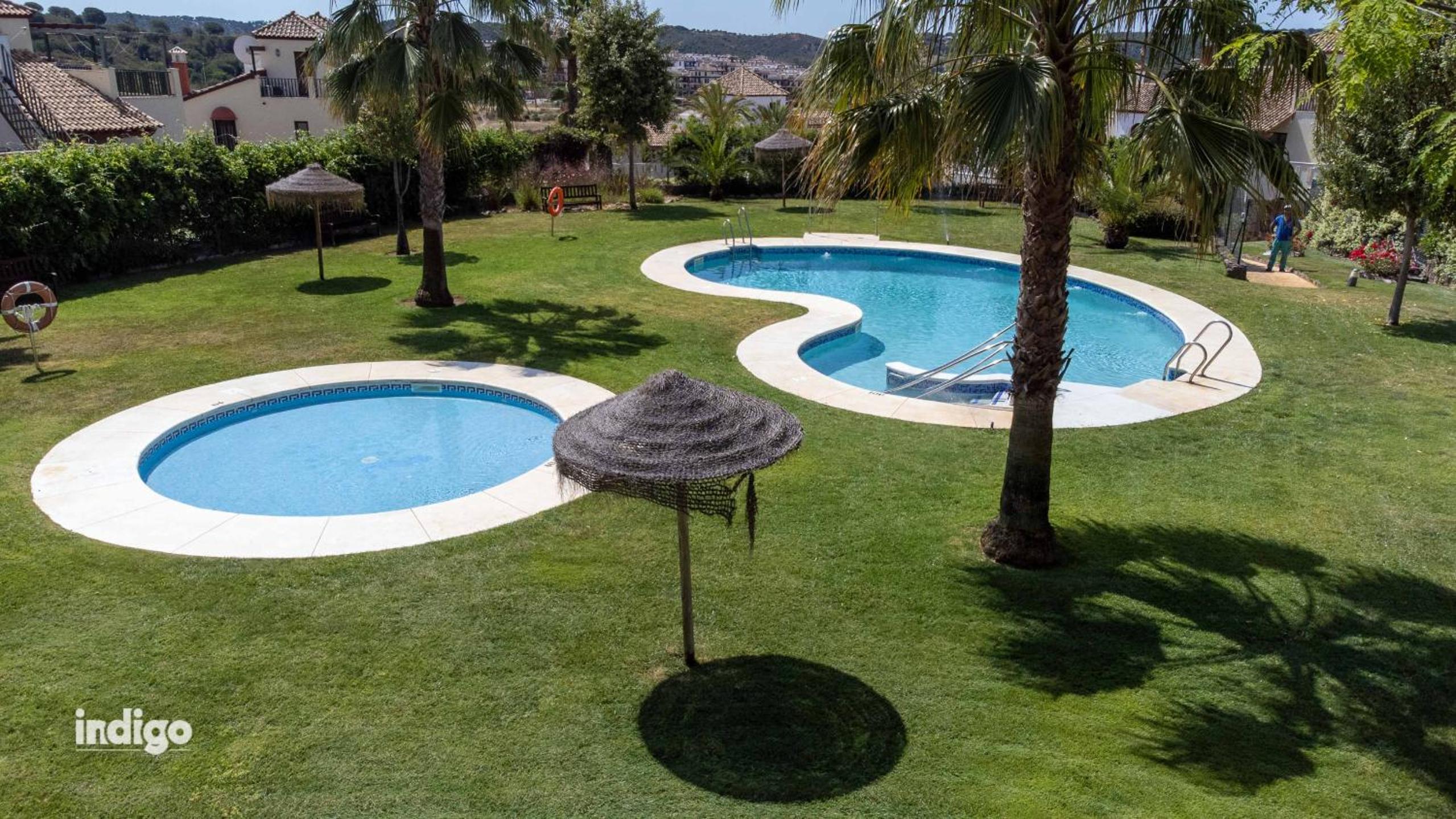 Spacious Townhouse - Private Patio Oasis - FRE01 view 5