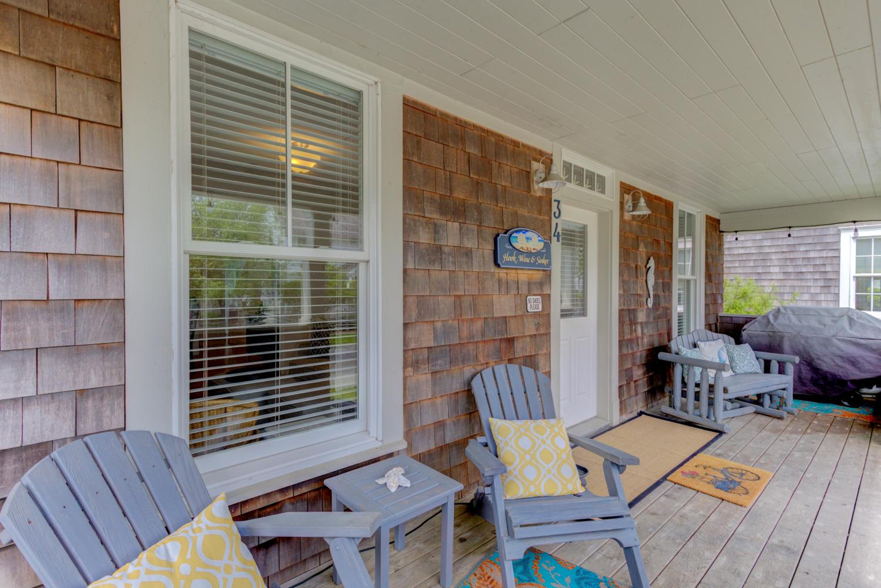 Hook Wine and Sinker by Seabrook Hospitality view 3