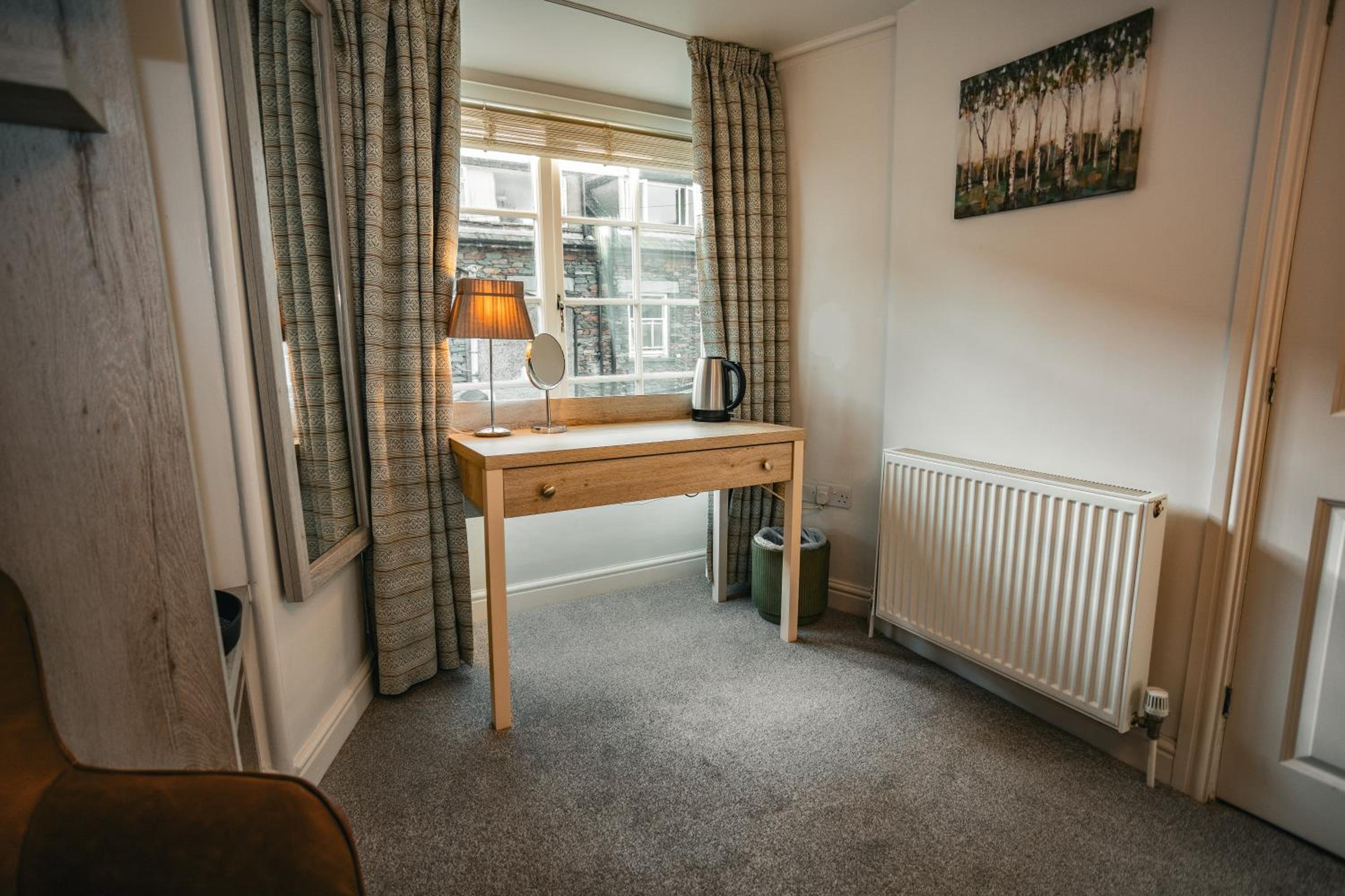 Rooms at the Apple Pie