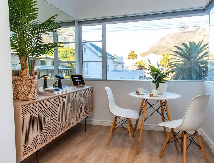 Kloof Street Studio With Mountain Views-Explore Cape Town's Coolest Street view 3