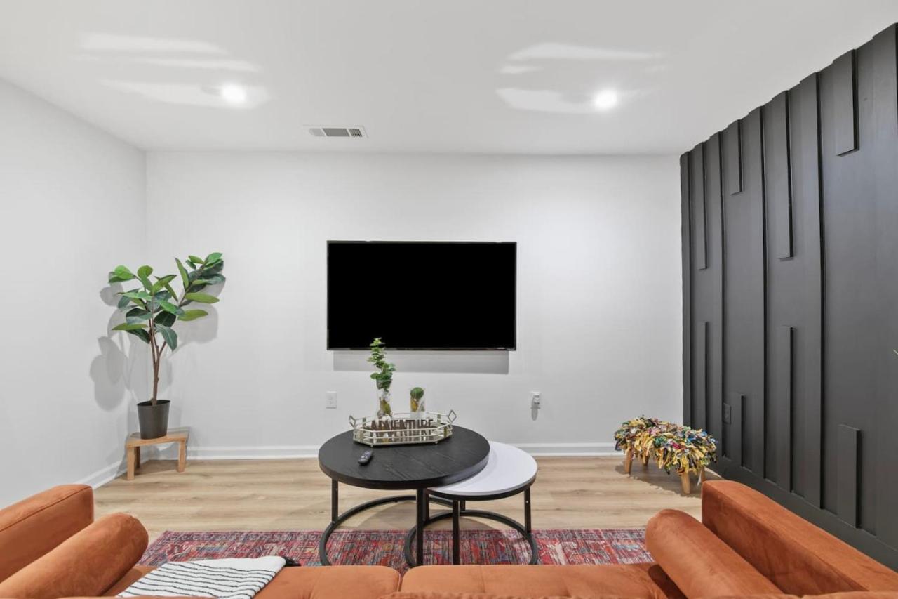Comfy 2 bedroom w Free Parking view 2
