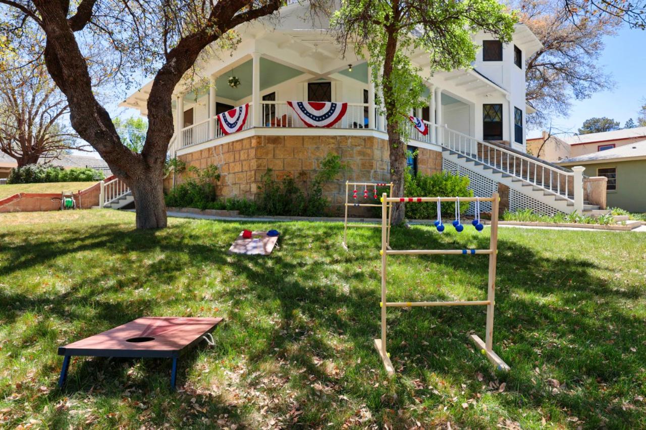 Historic Brinkmeyer Manor Walk to Downtown view 4