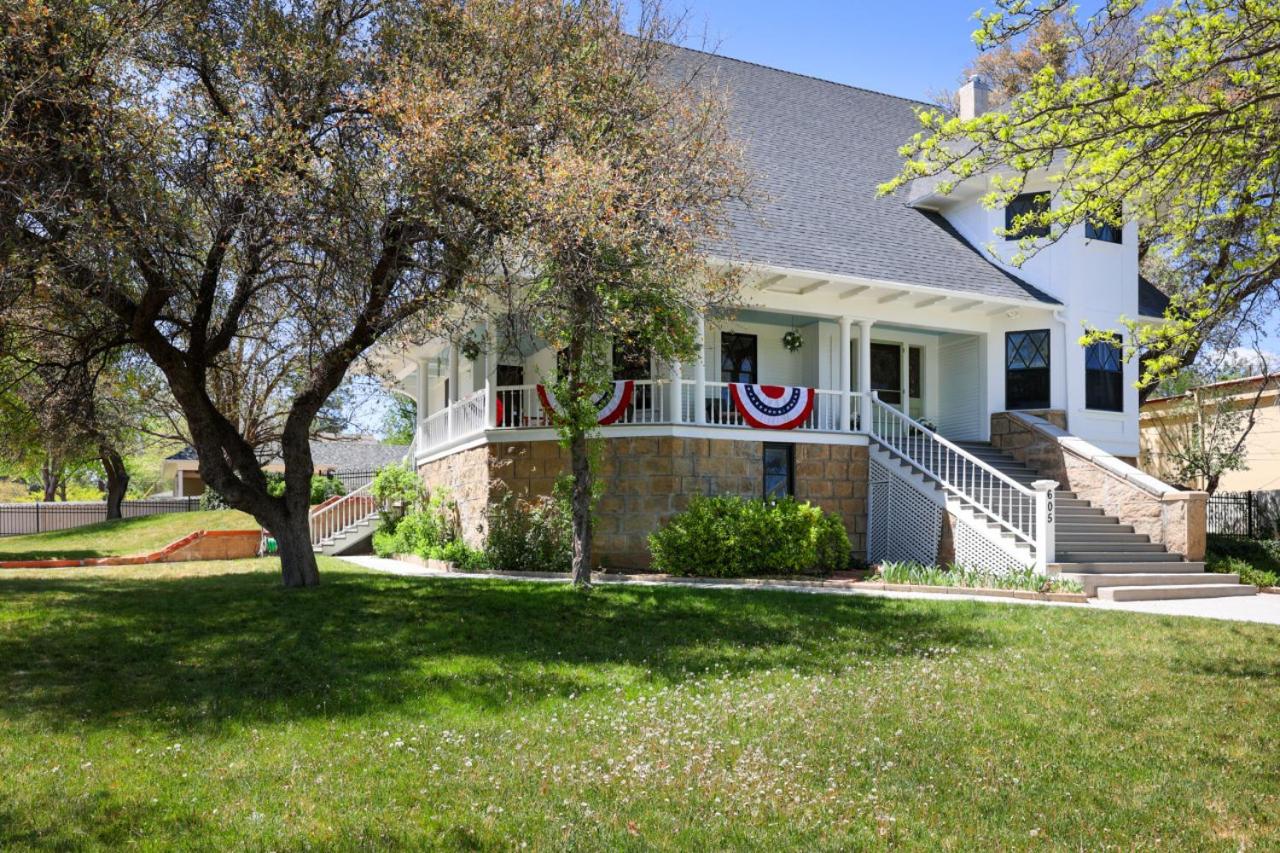 Historic Brinkmeyer Manor Walk to Downtown view 5