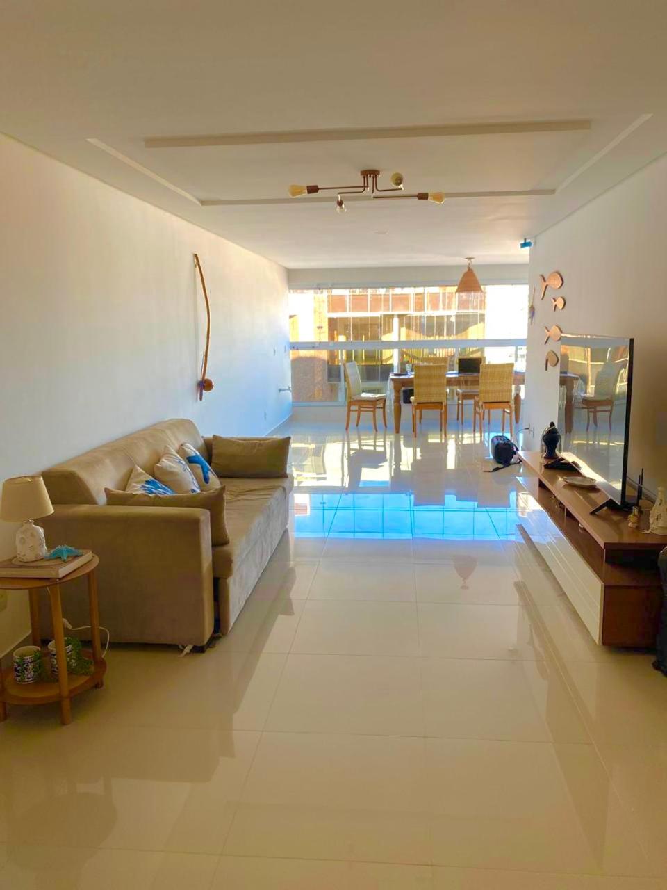 Apto NOVO BEIRA MAR Praia do Morro vista mar e montanha com 120m 3 qtos Ed Elegance limitado a 8 hóspedes independente da idade