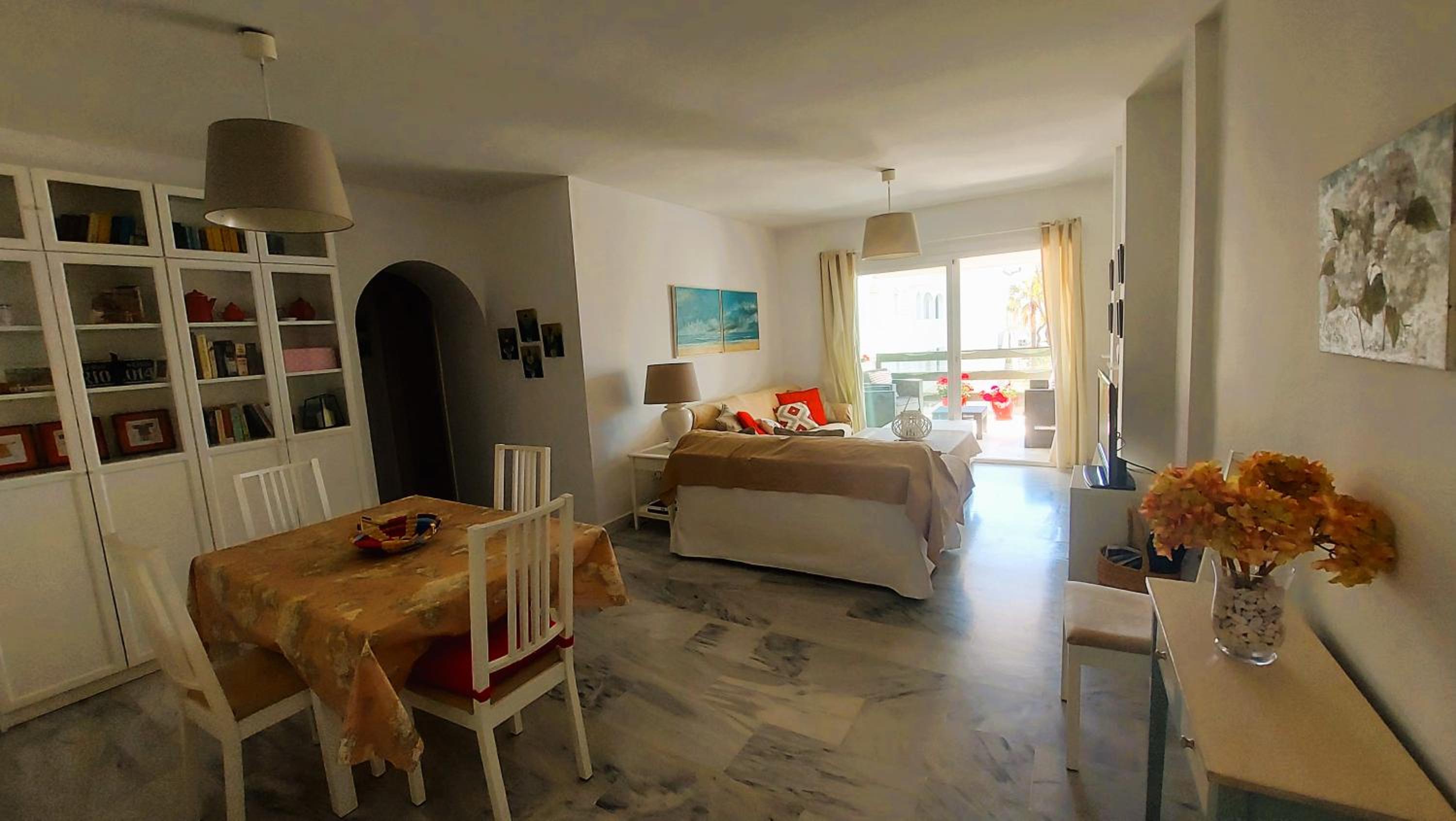 Beach and golfside apartment in Guadalmina