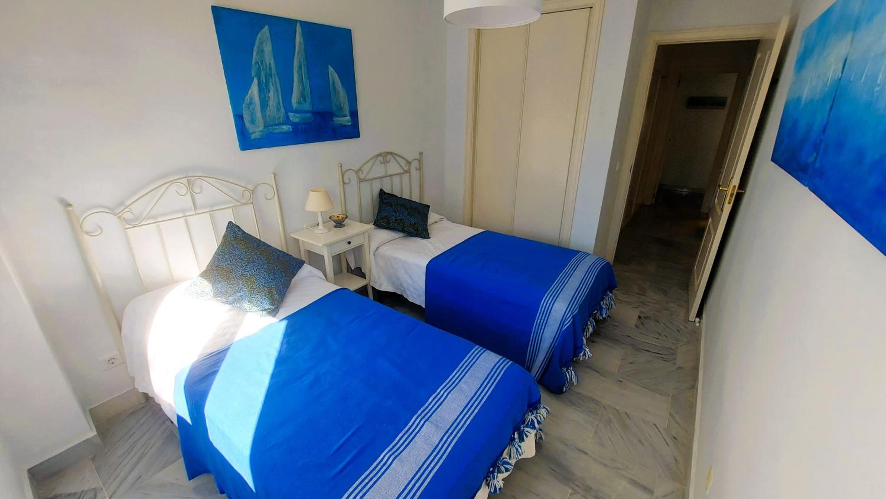 Beach and golfside apartment in Guadalmina