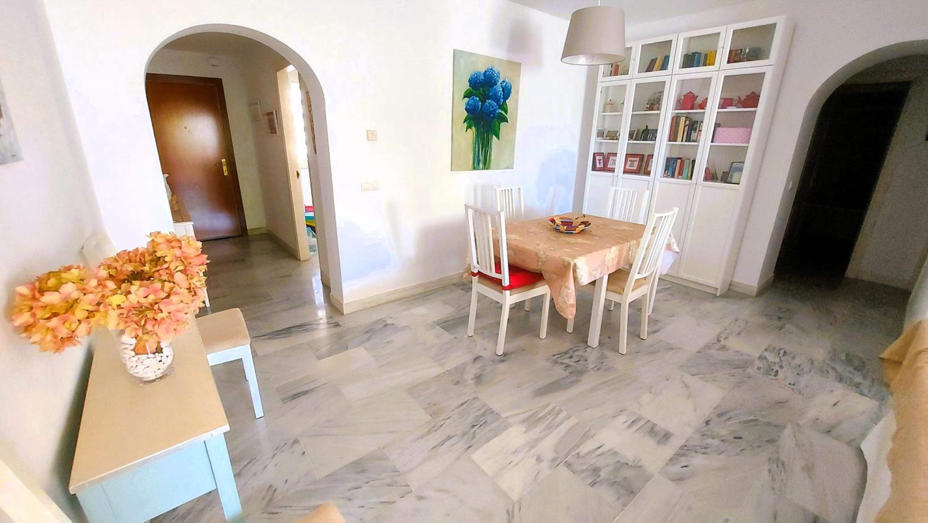 Beach and golfside apartment in Guadalmina
