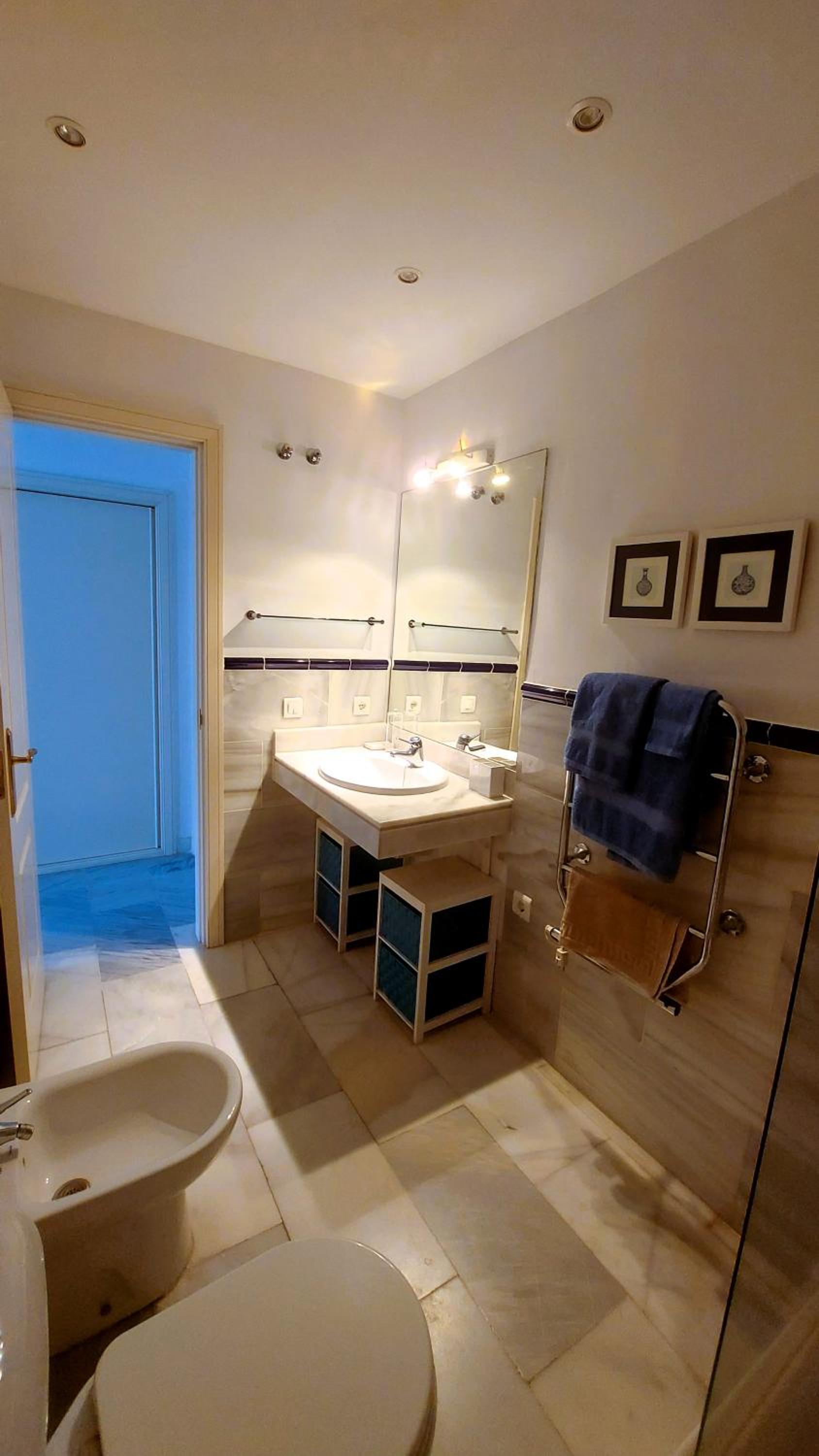 Beach and golfside apartment in Guadalmina