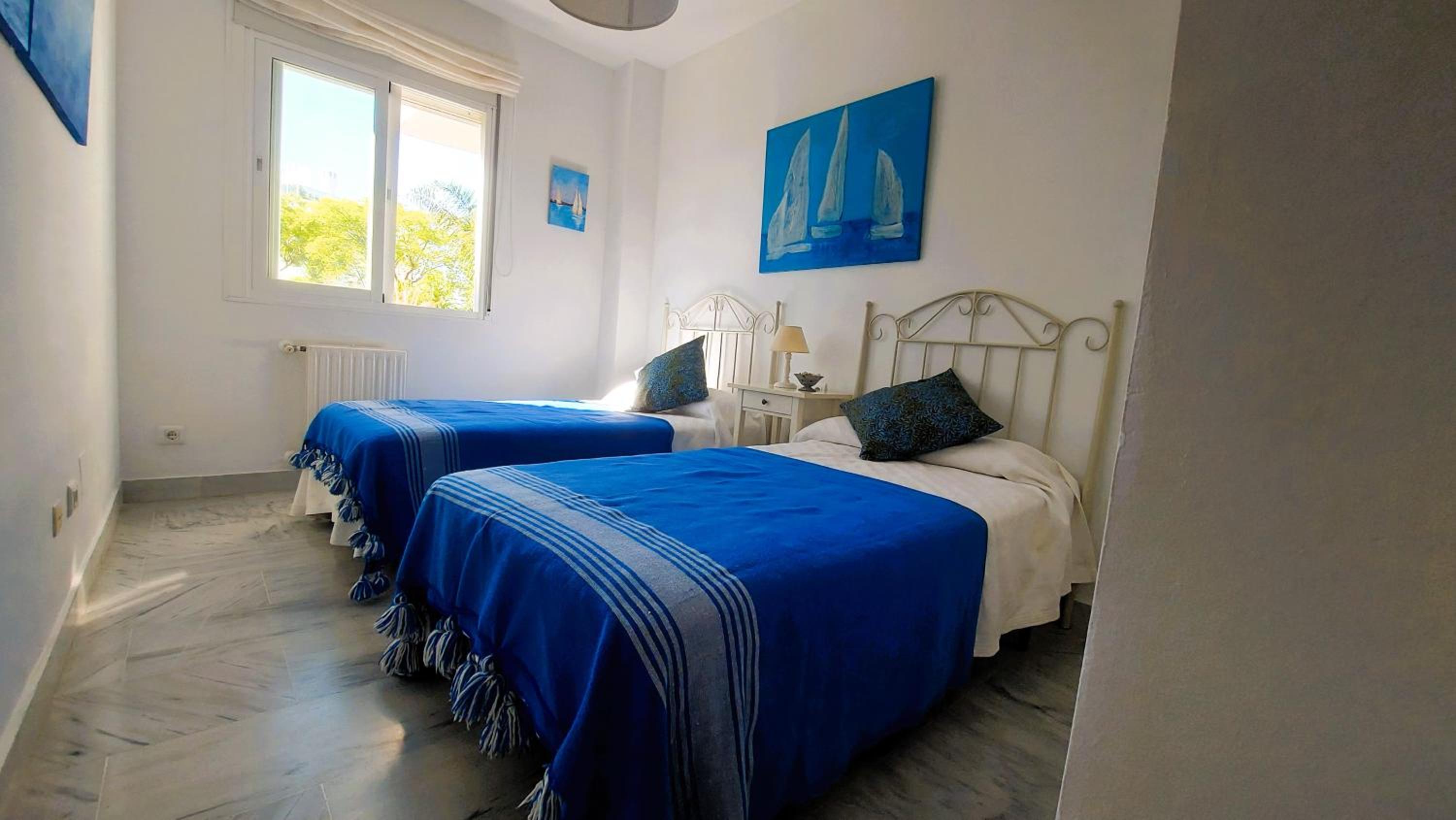 Beach and golfside apartment in Guadalmina