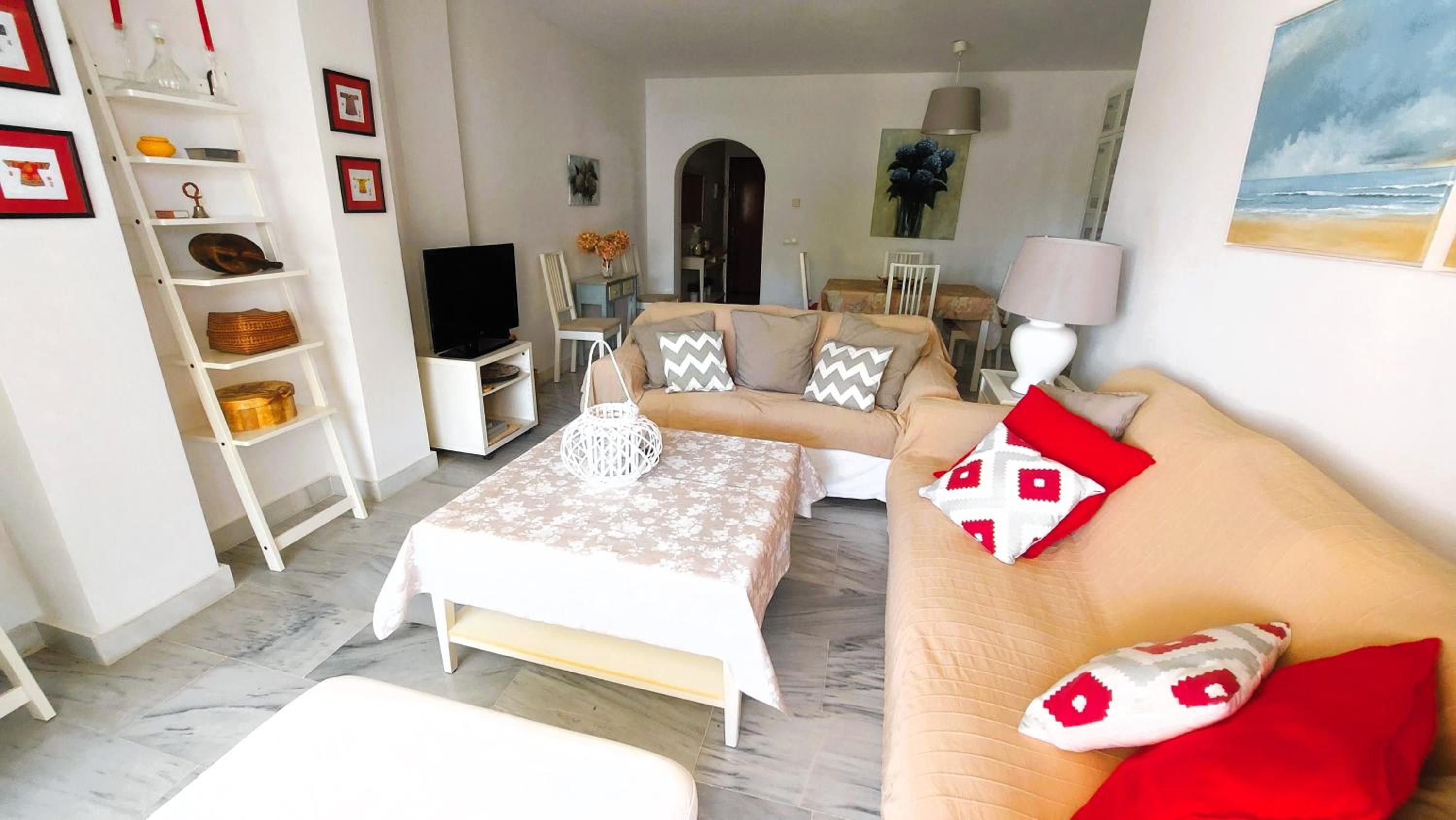 Beach and golfside apartment in Guadalmina
