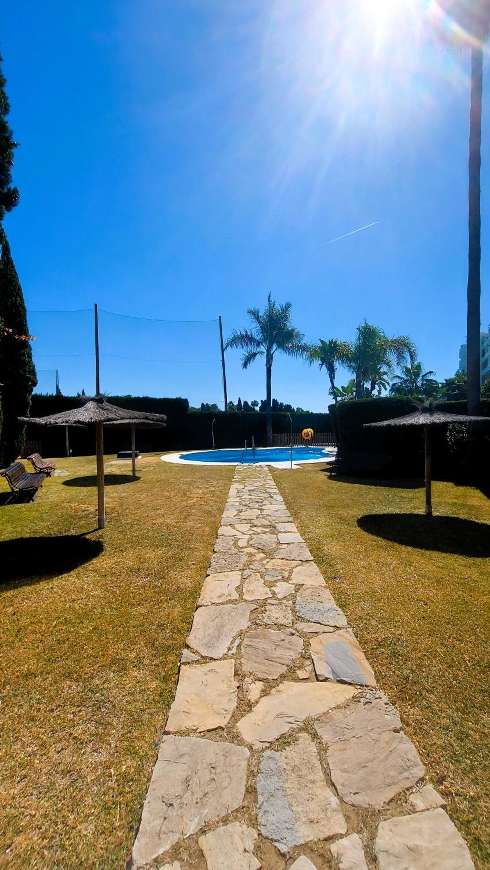Beach and golfside apartment in Guadalmina