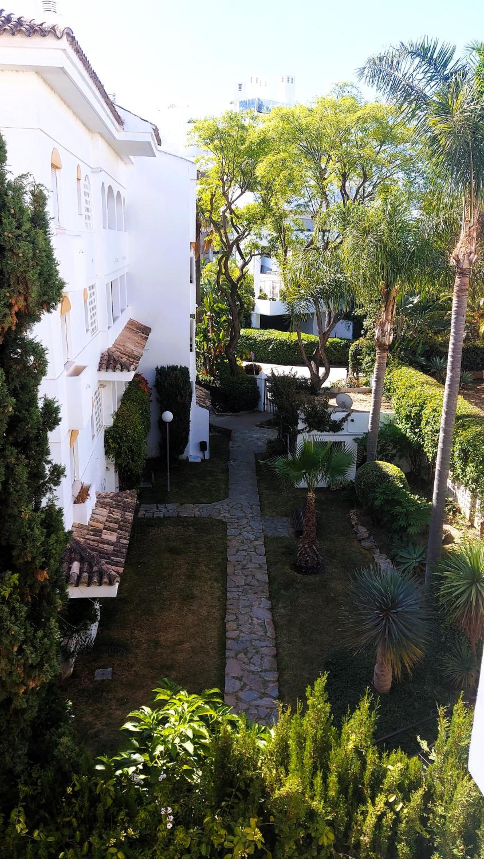 Beach and golfside apartment in Guadalmina