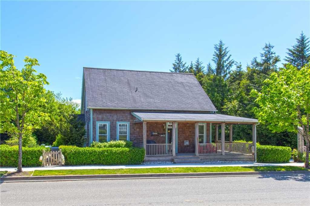 The Deckhouse by Seabrook Hospitality view 2