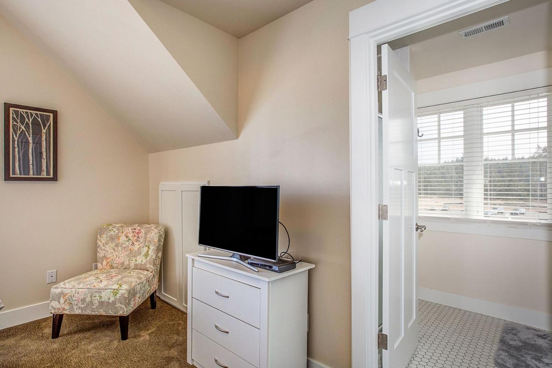 Whispering Sands by Seabrook Hospitality
