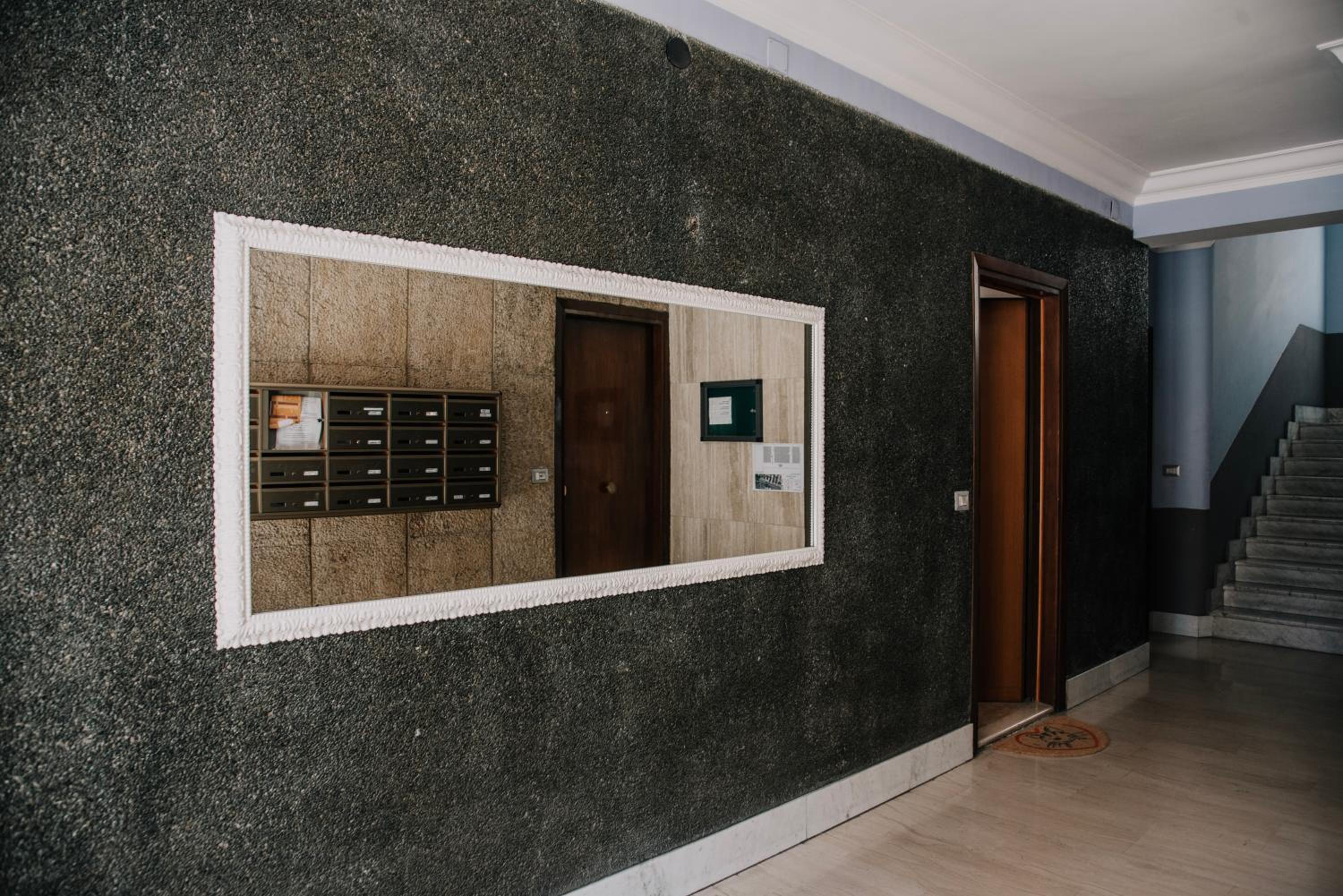 CineMaison - Near Metro