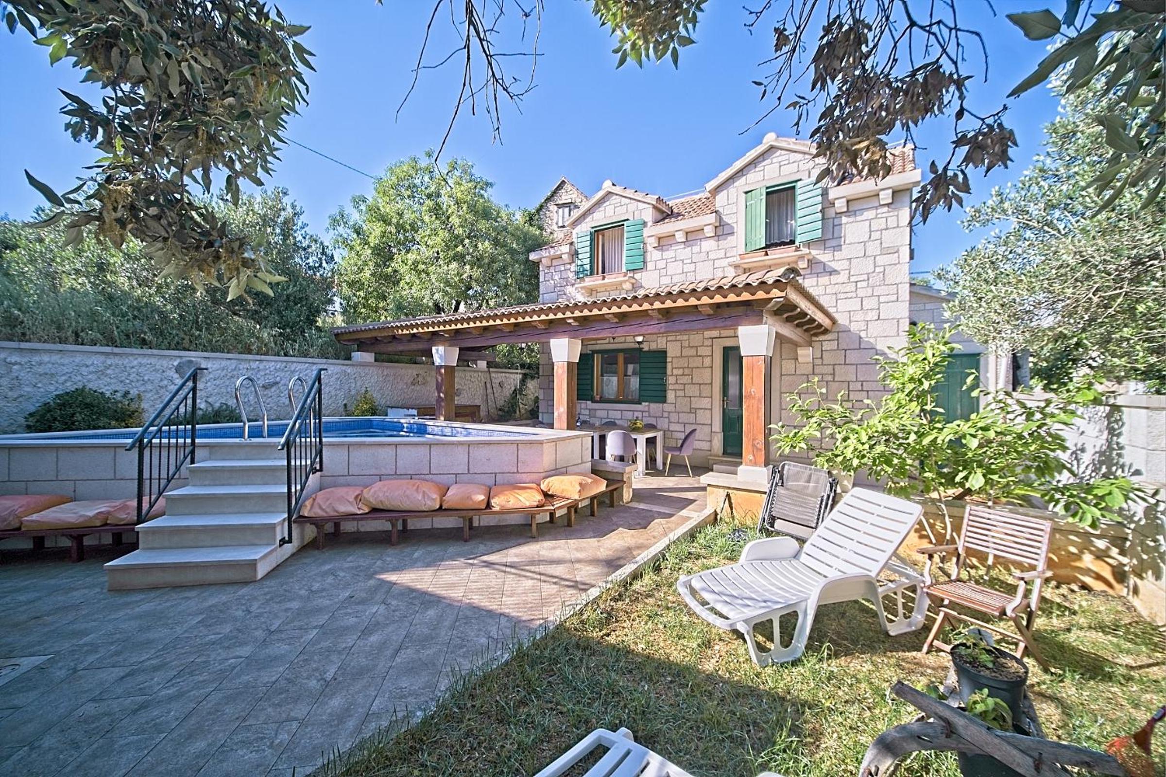 Vacation house Bepa with swimming pool view 5