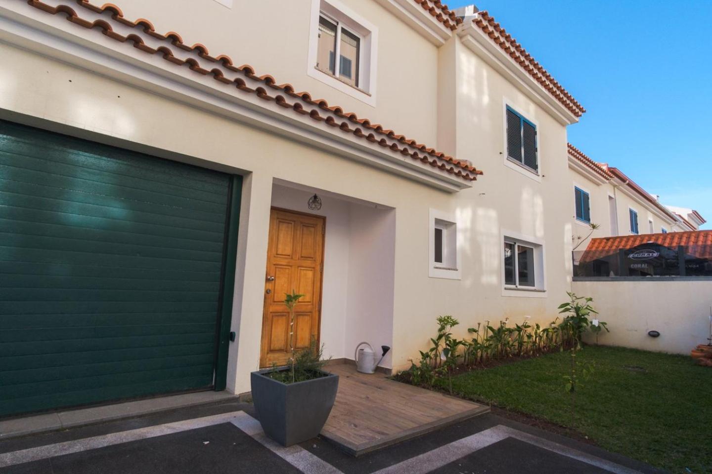 GuestReady - Paradise home in Caniço view 2
