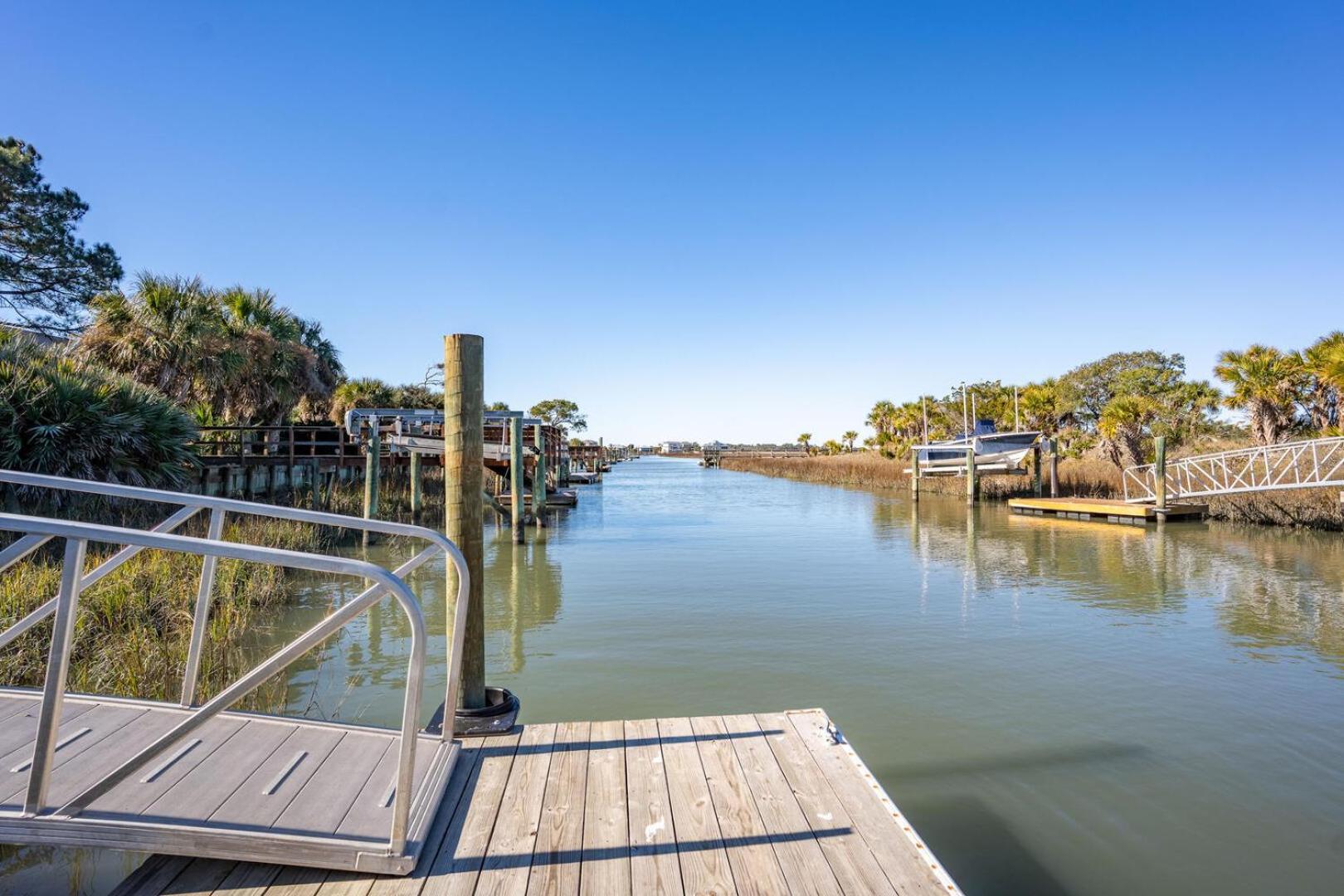 453 Tarpon Blvd
