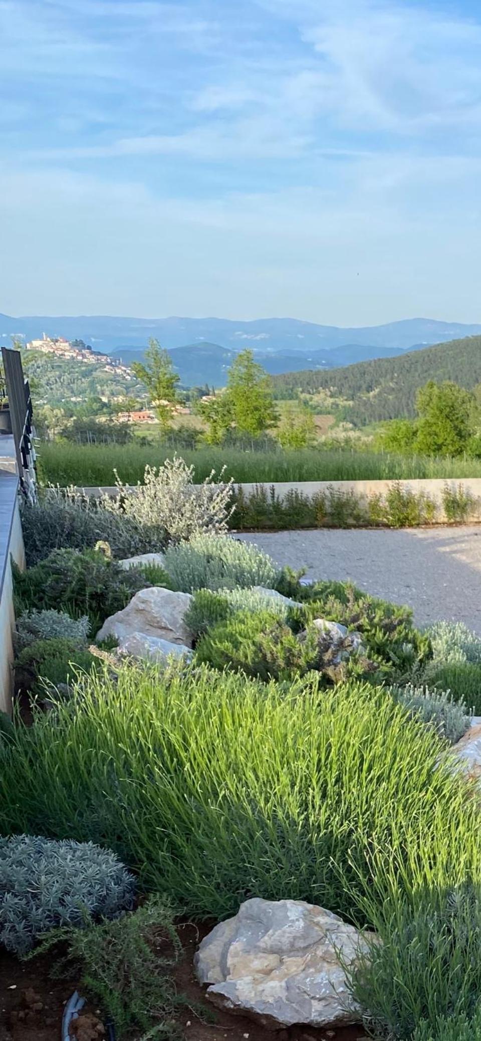 Villa Cypress Hill view 3