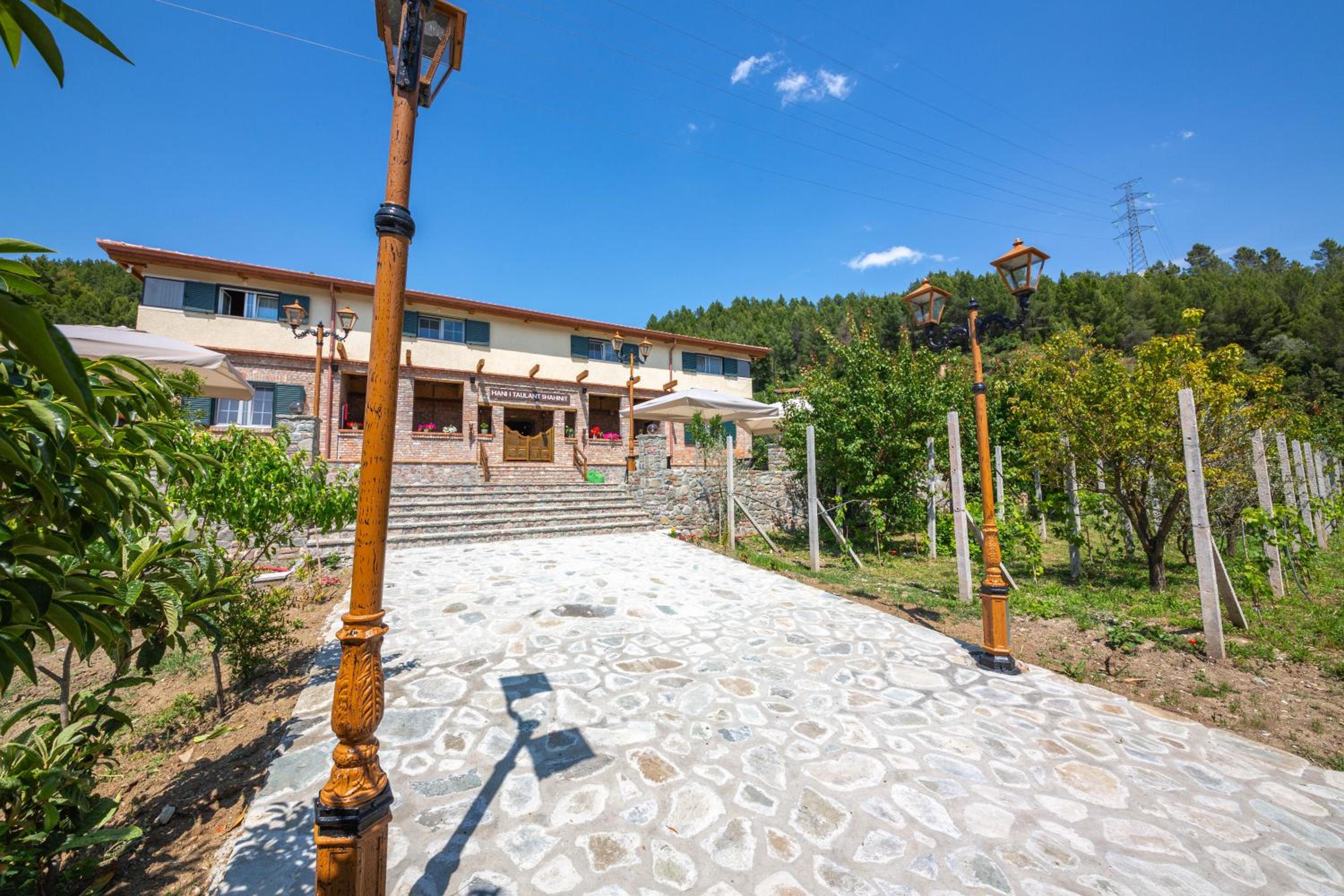 Hotel Hani i Taulant Shahinit - Image 1