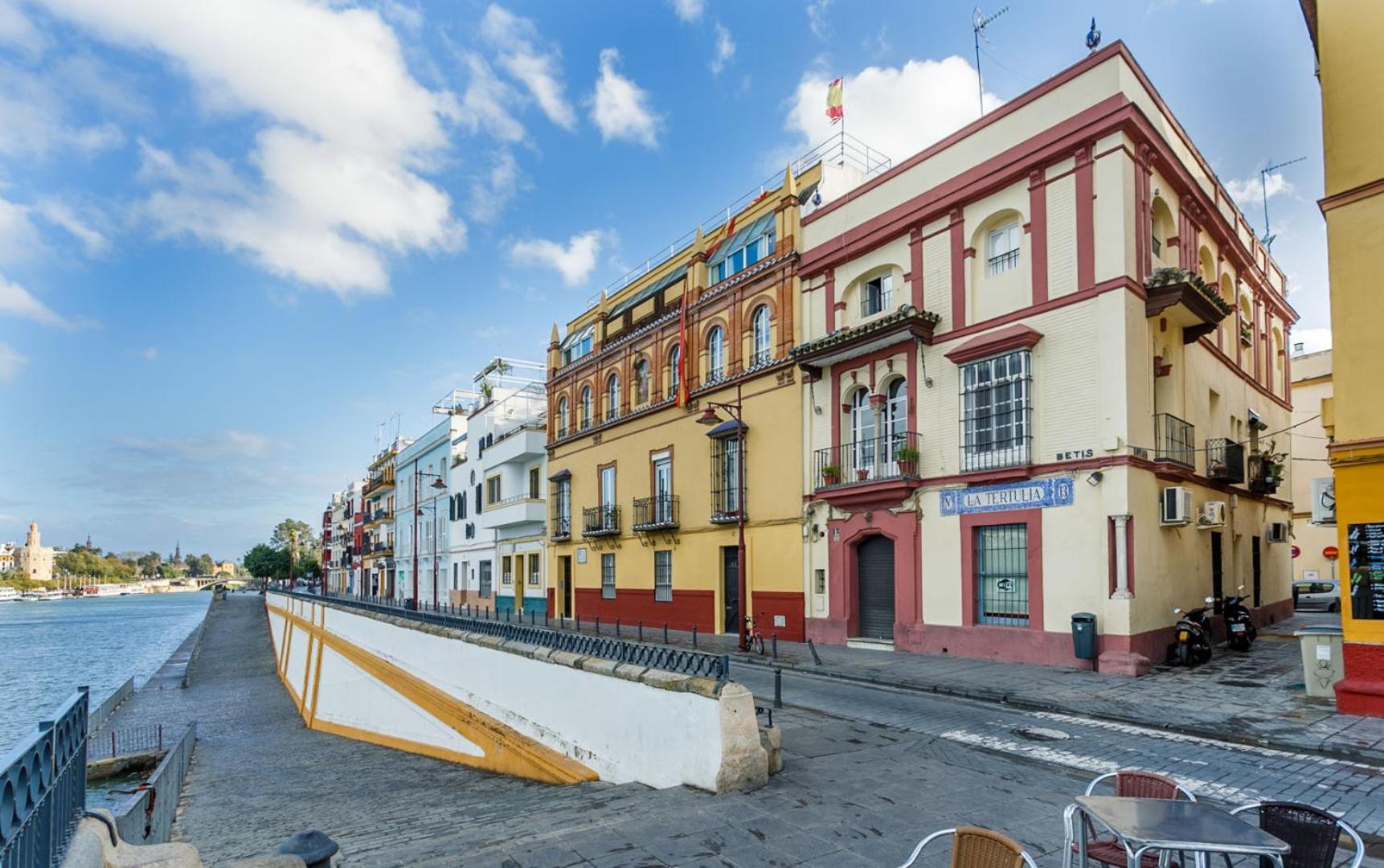 Amplísimo apartamento de diseño nuevo en el corazón de Triana, Parking included