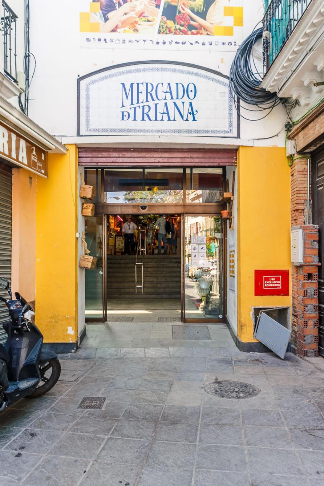 Amplísimo apartamento de diseño nuevo en el corazón de Triana, Parking included