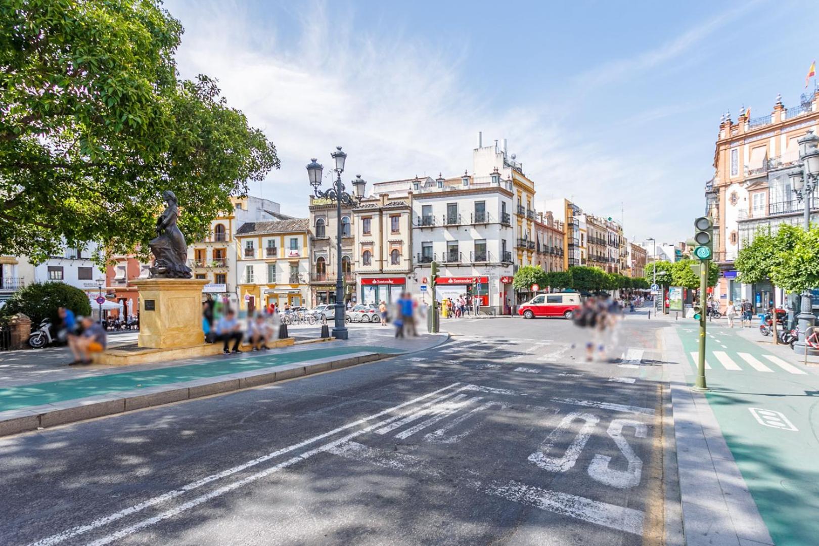 Amplísimo apartamento de diseño nuevo en el corazón de Triana, Parking included