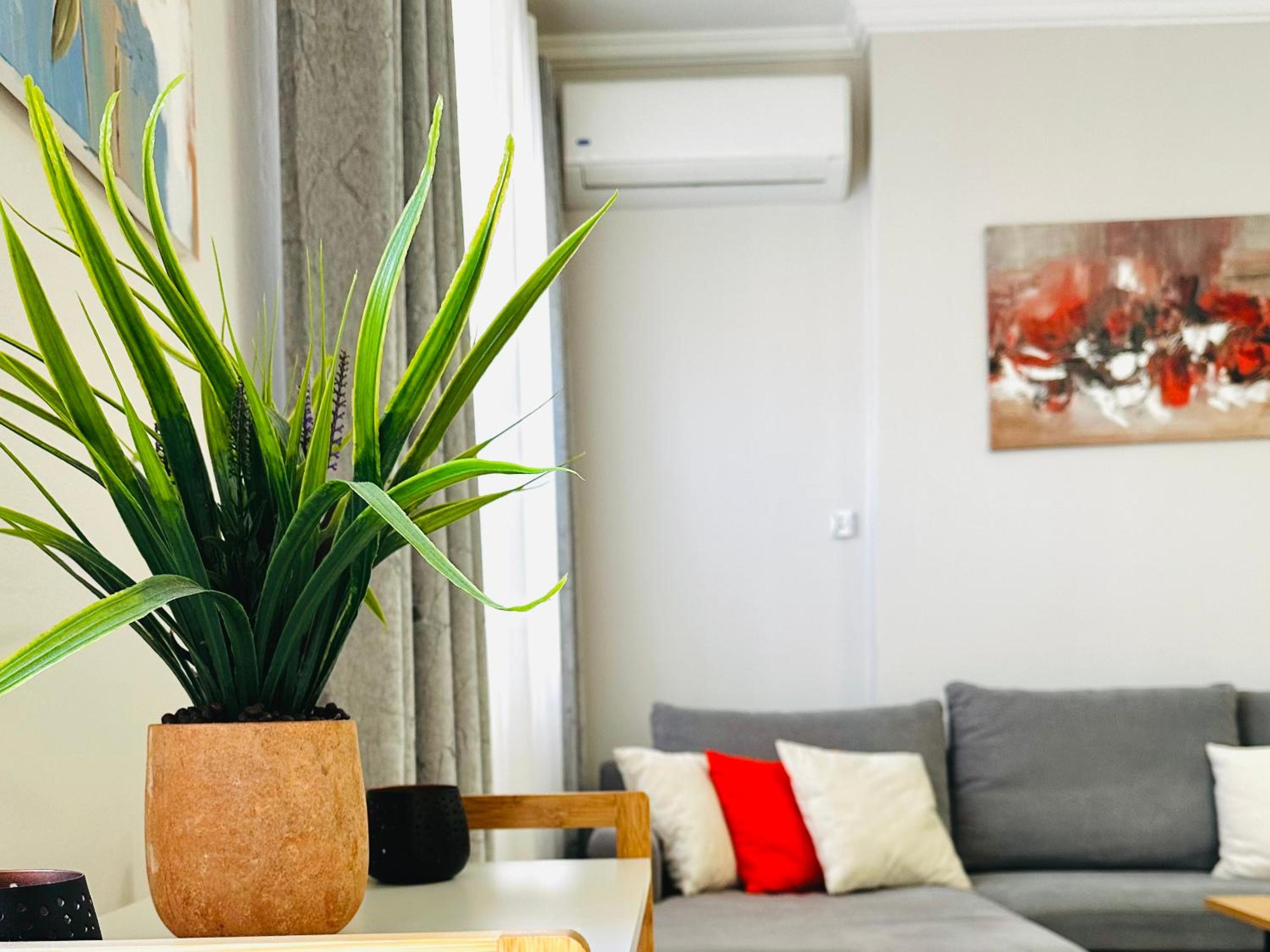 Quiet & spacious city center apartment - 4 min walk