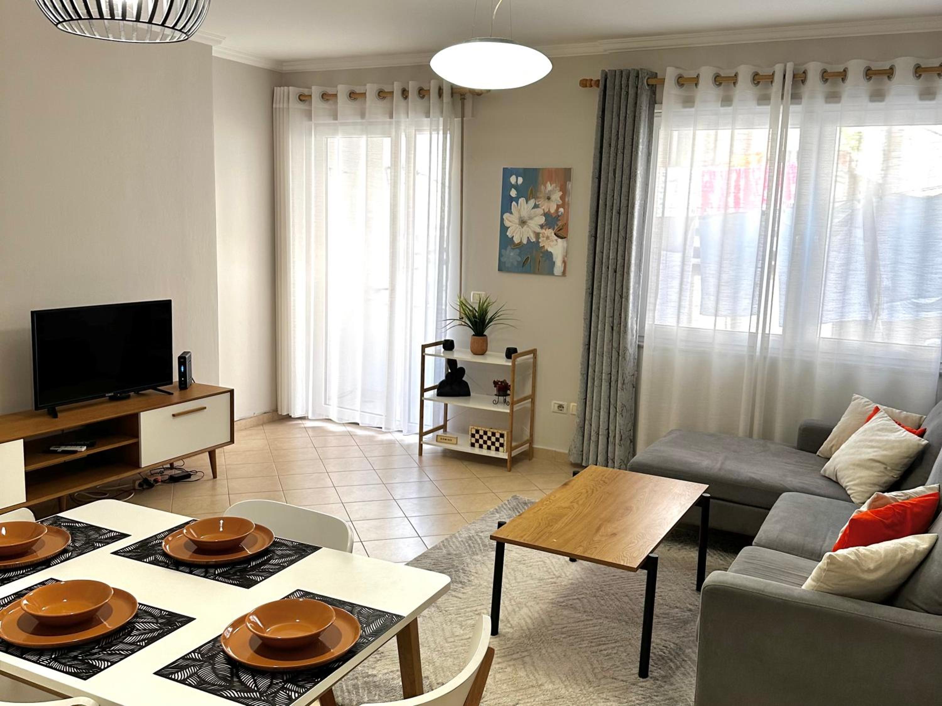 Quiet & spacious city center apartment - 4 min walk