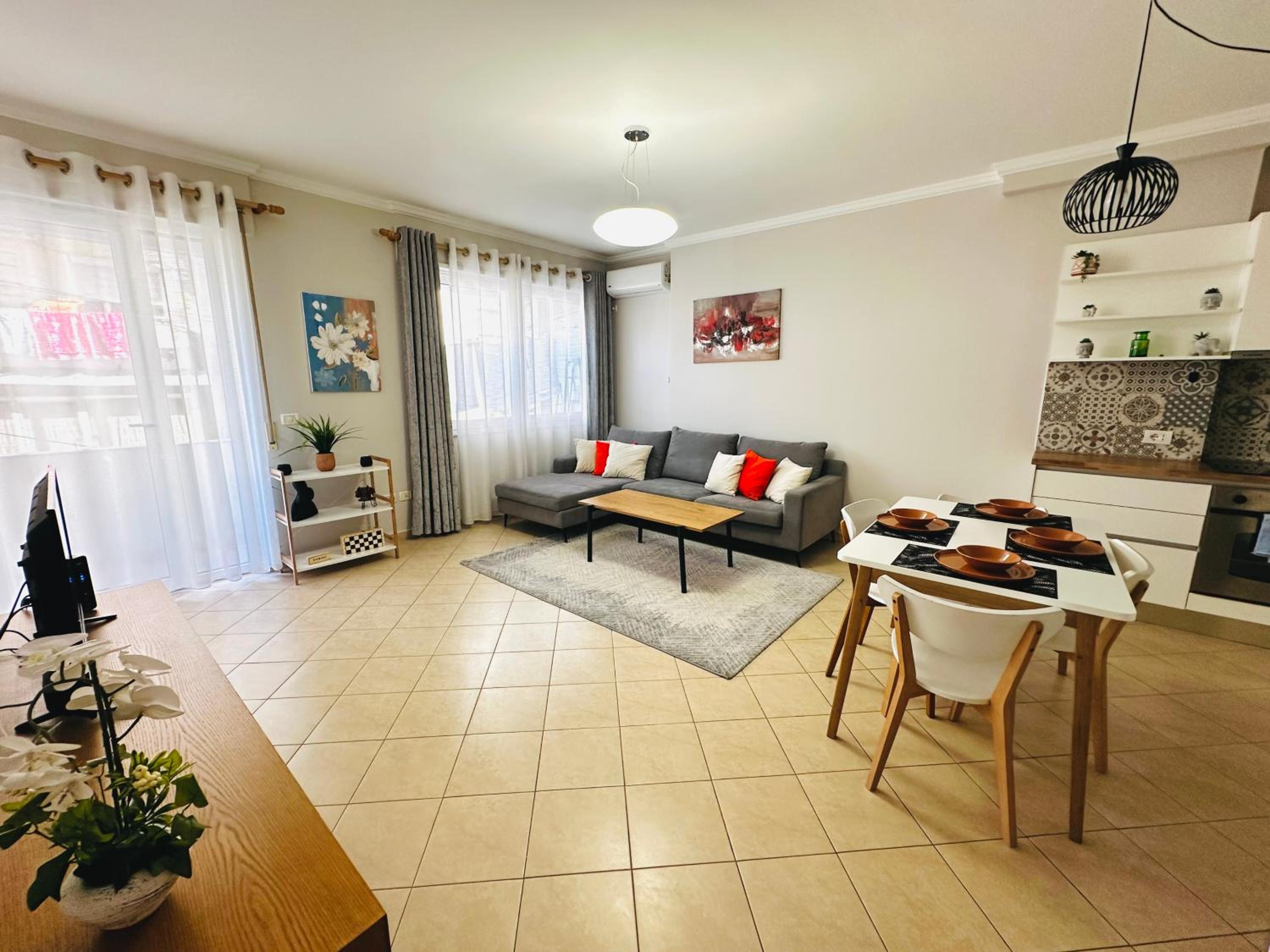 Quiet & spacious city center apartment - 4 min walk