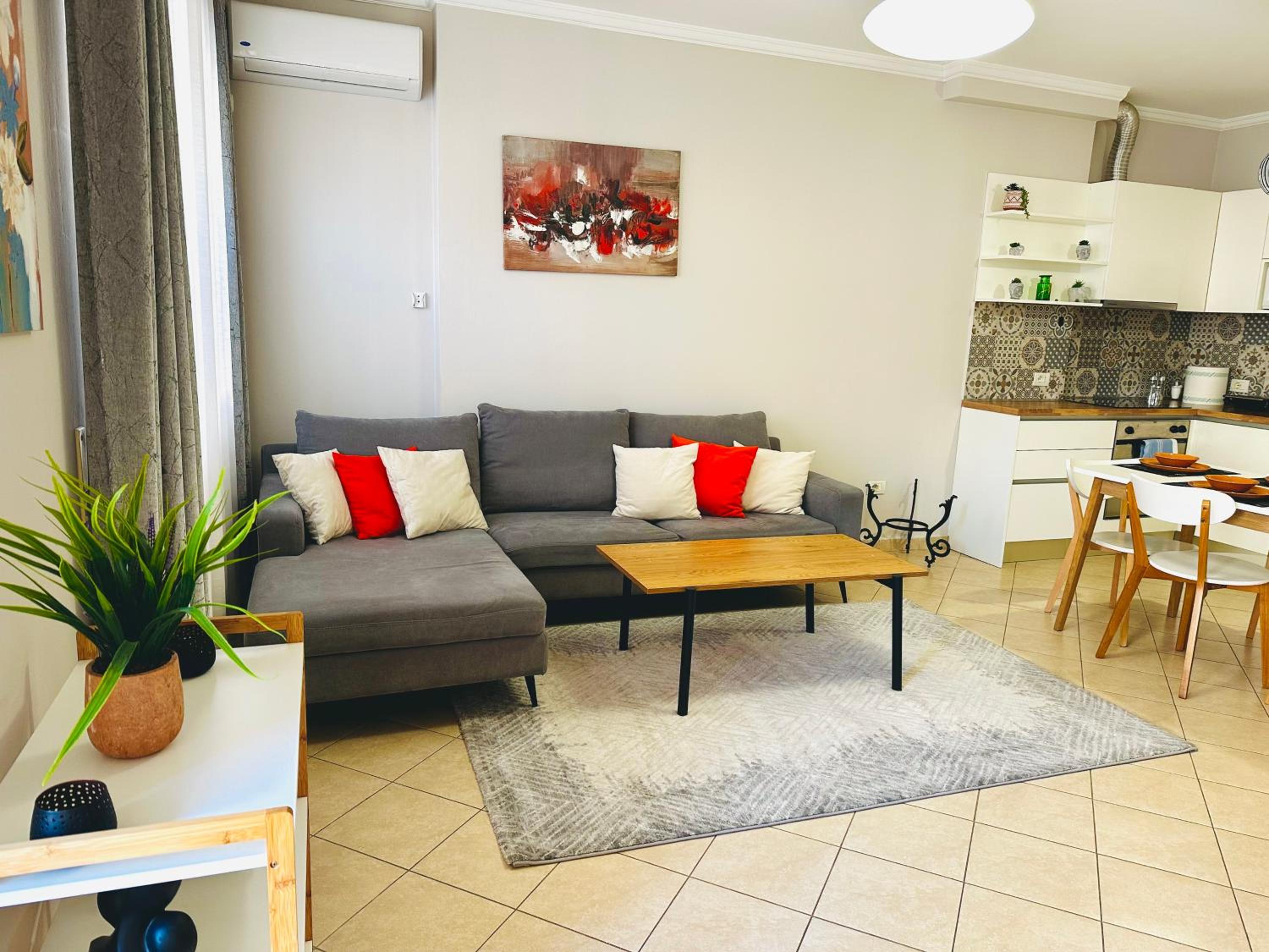 Quiet & spacious city center apartment - 4 min walk