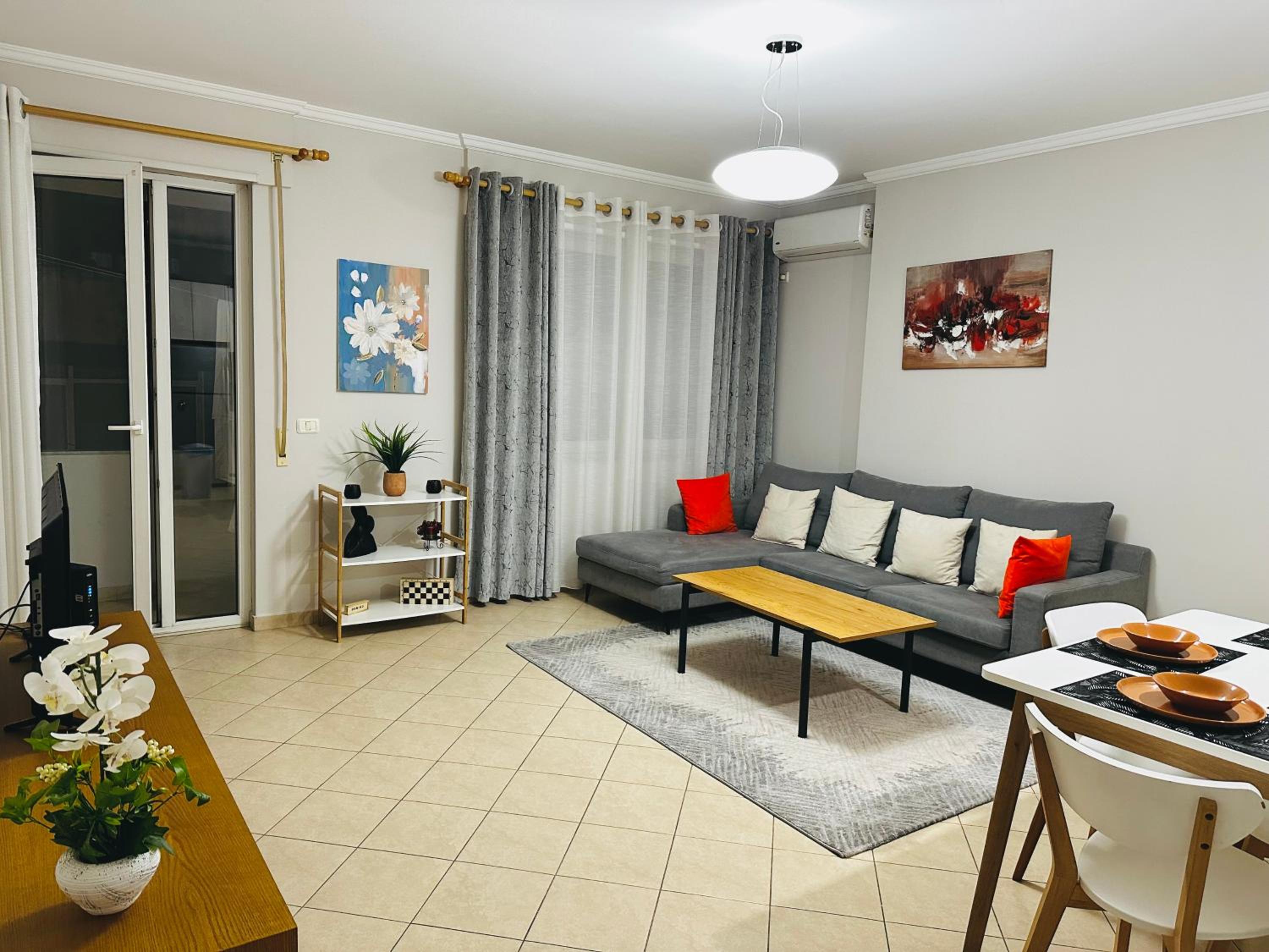 Quiet & spacious city center apartment - 4 min walk