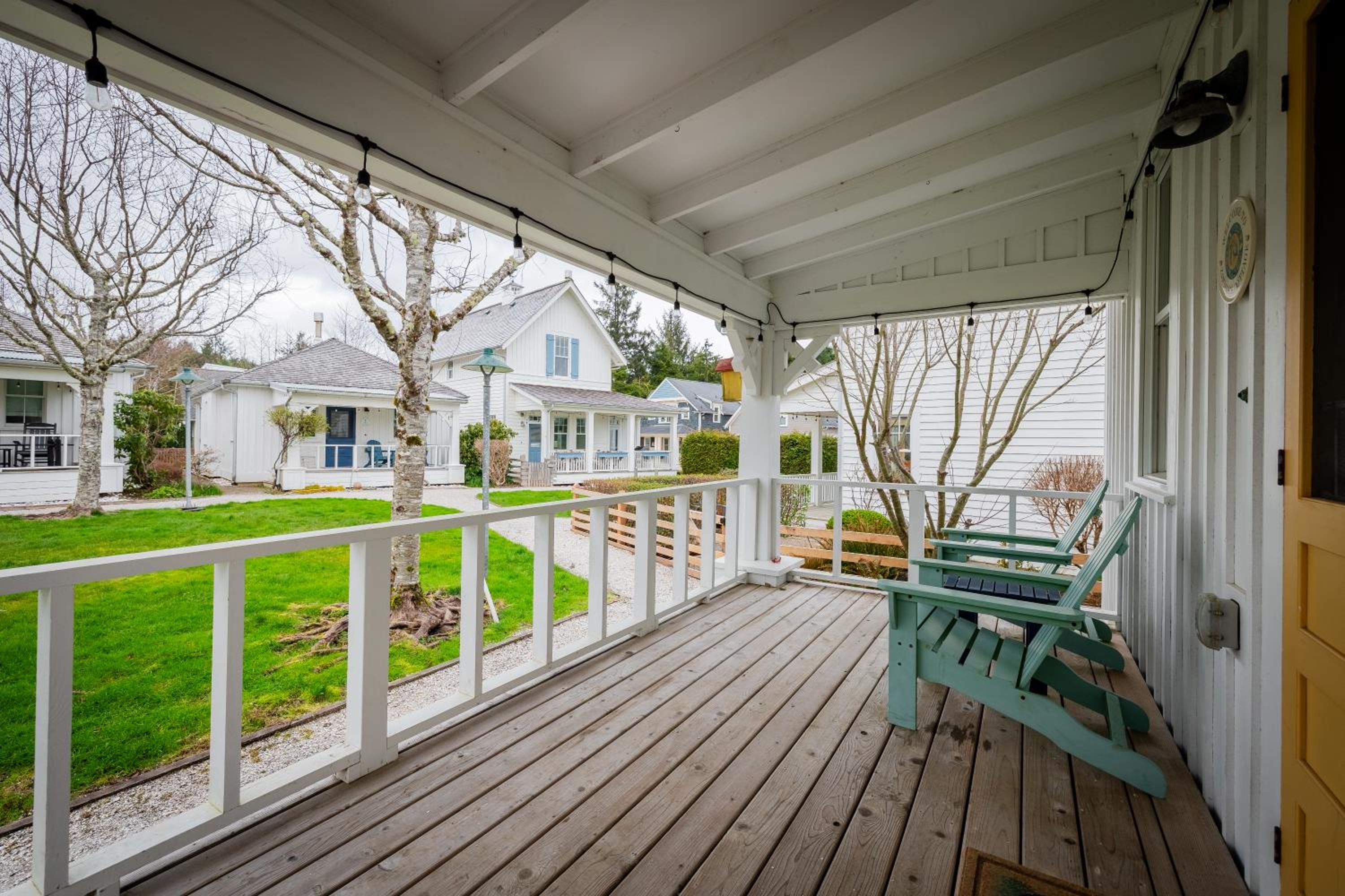 Zinnias Cottage by Seabrook Hospitality