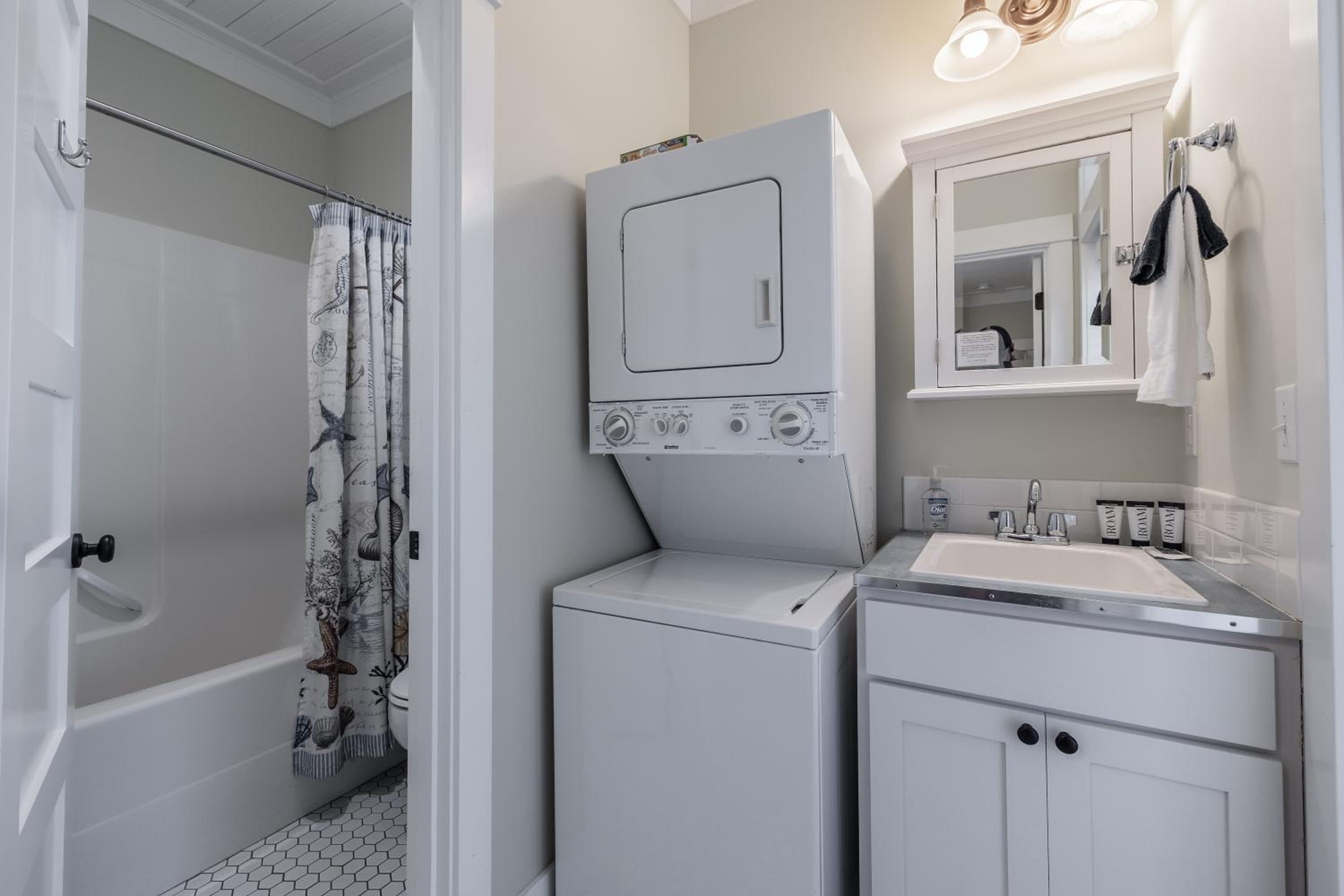 Zinnias Cottage by Seabrook Hospitality