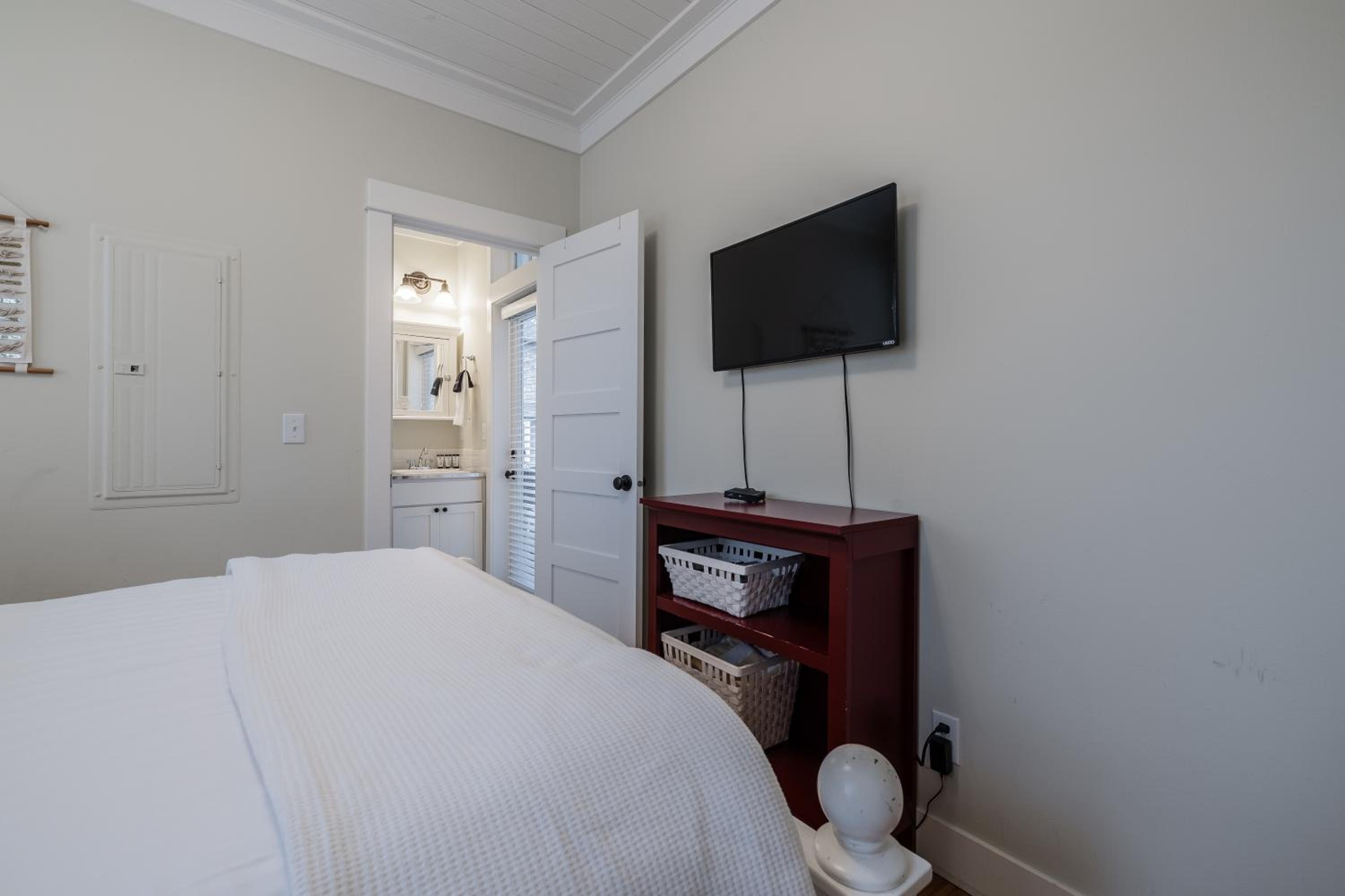Zinnias Cottage by Seabrook Hospitality