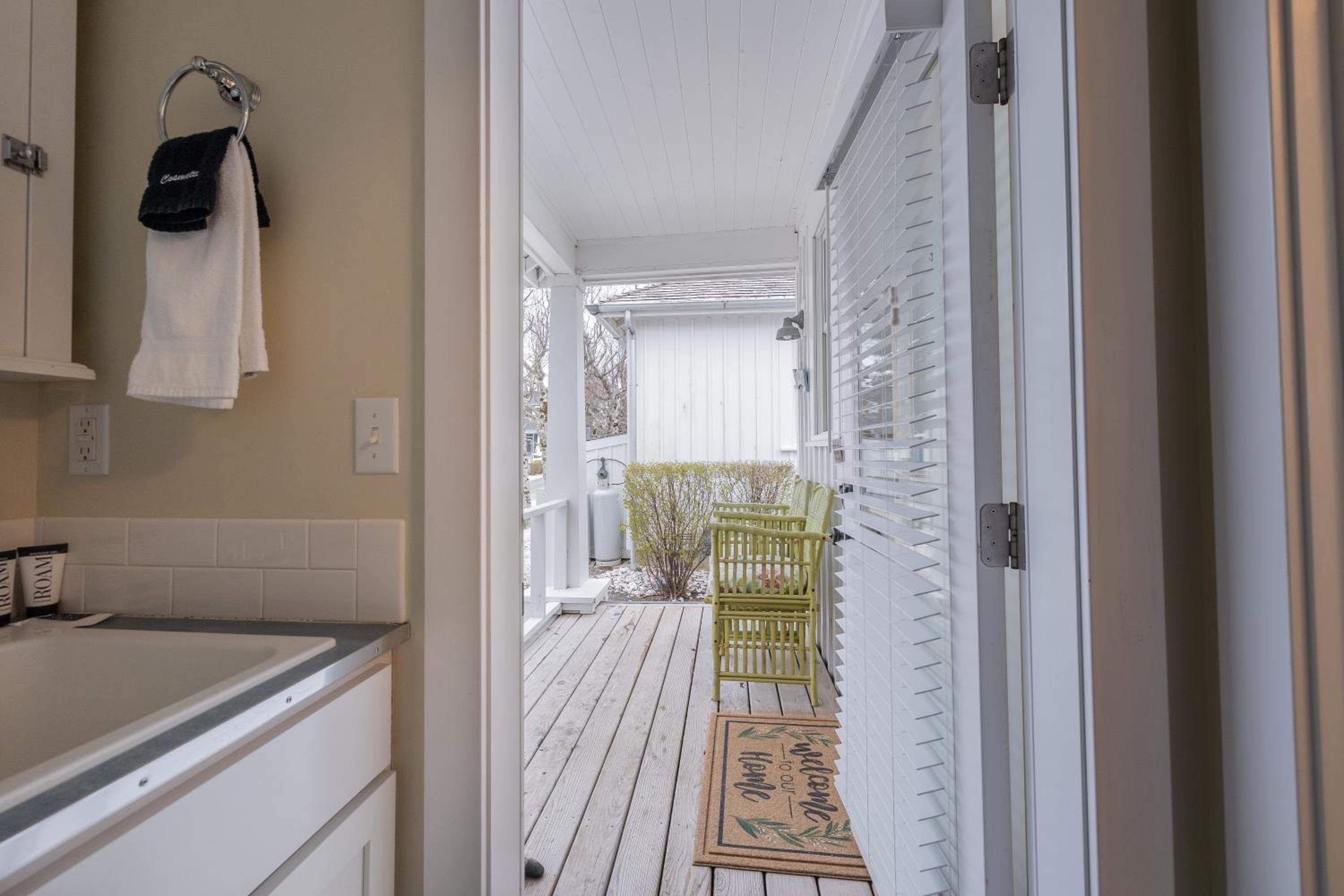 Zinnias Cottage by Seabrook Hospitality
