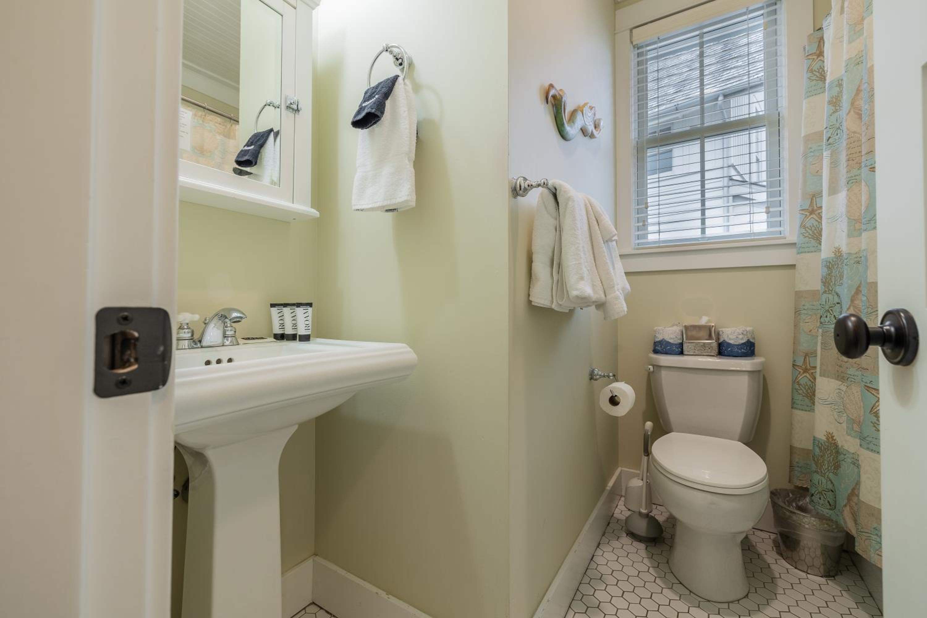 Zinnias Cottage by Seabrook Hospitality