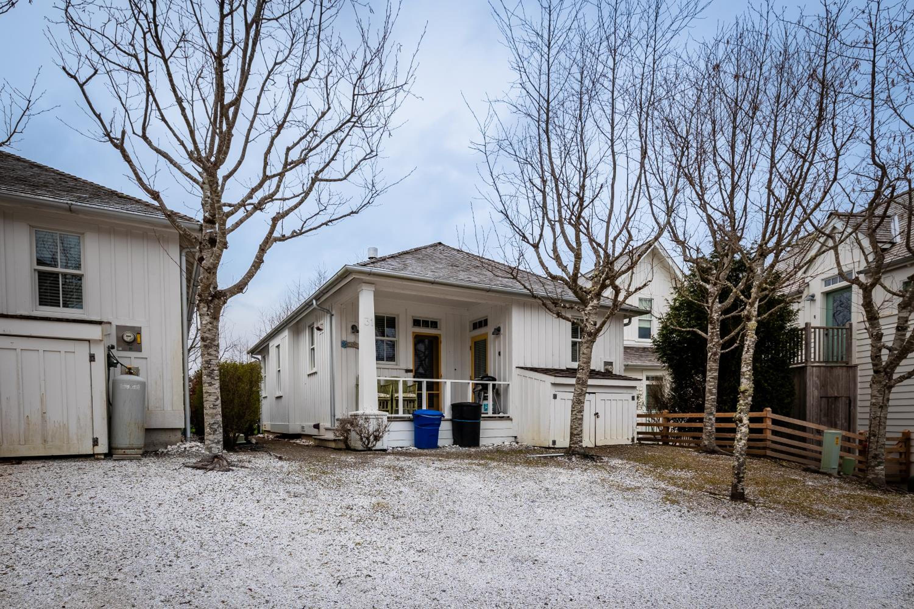 Zinnias Cottage by Seabrook Hospitality