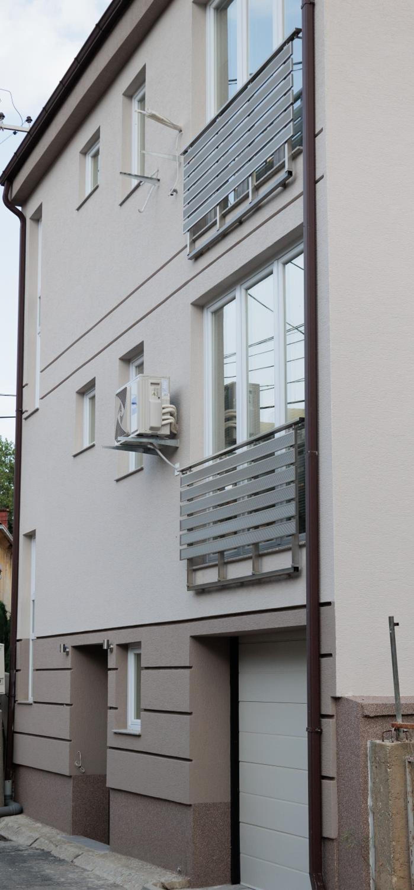 Albatross Apartments
