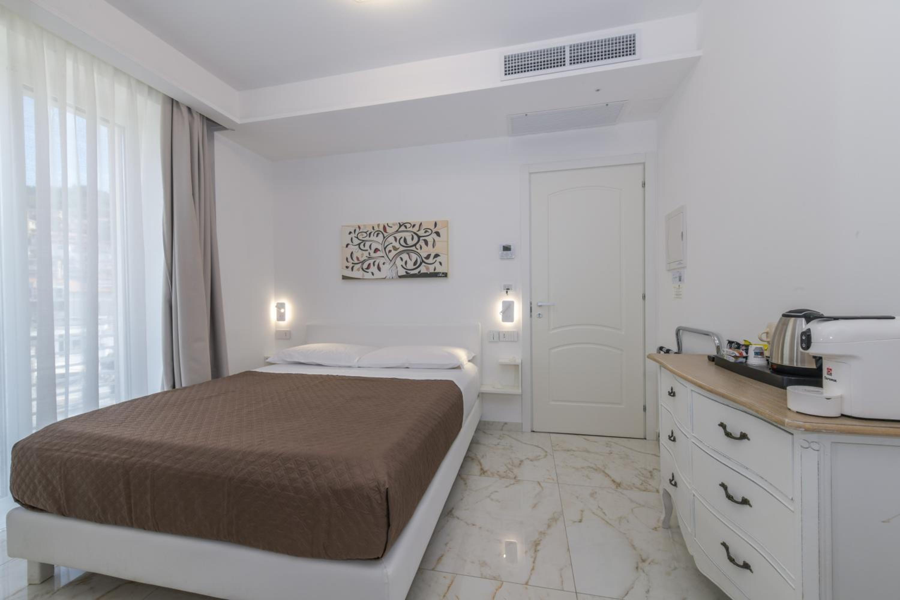 Donna Adriana Rooms