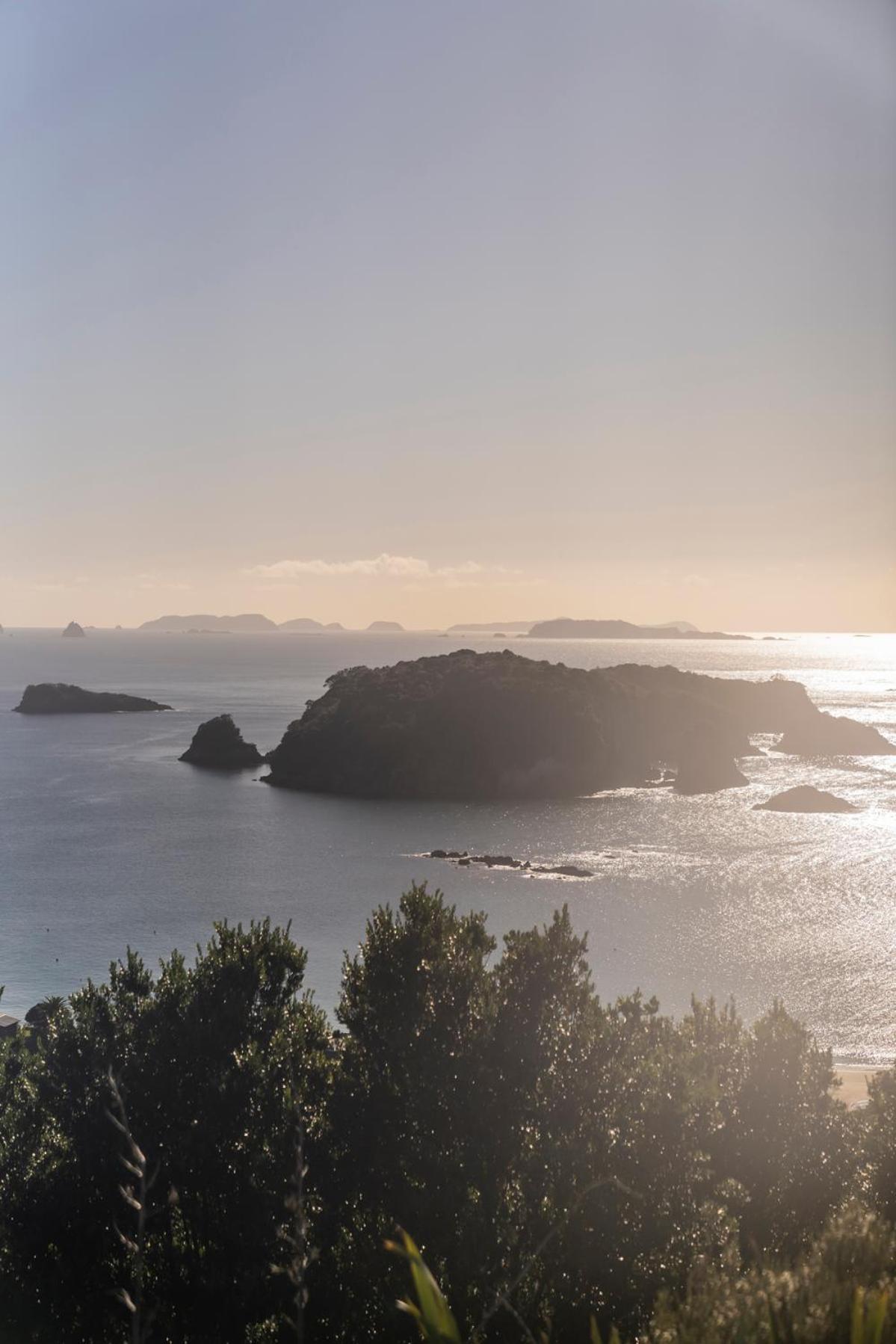 The Grandstand - Hahei Holiday Home view 3