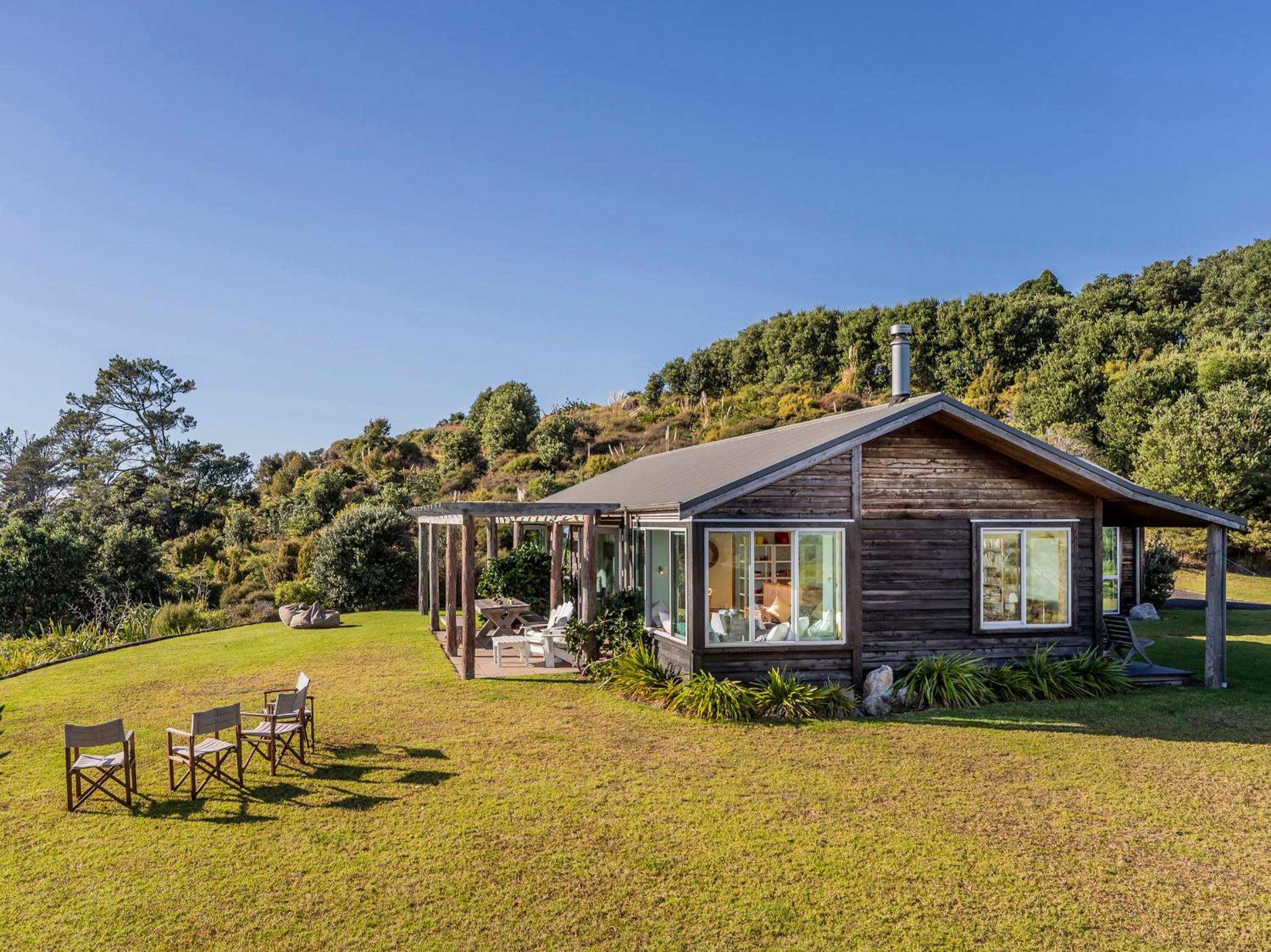 The Grandstand - Hahei Holiday Home view 2