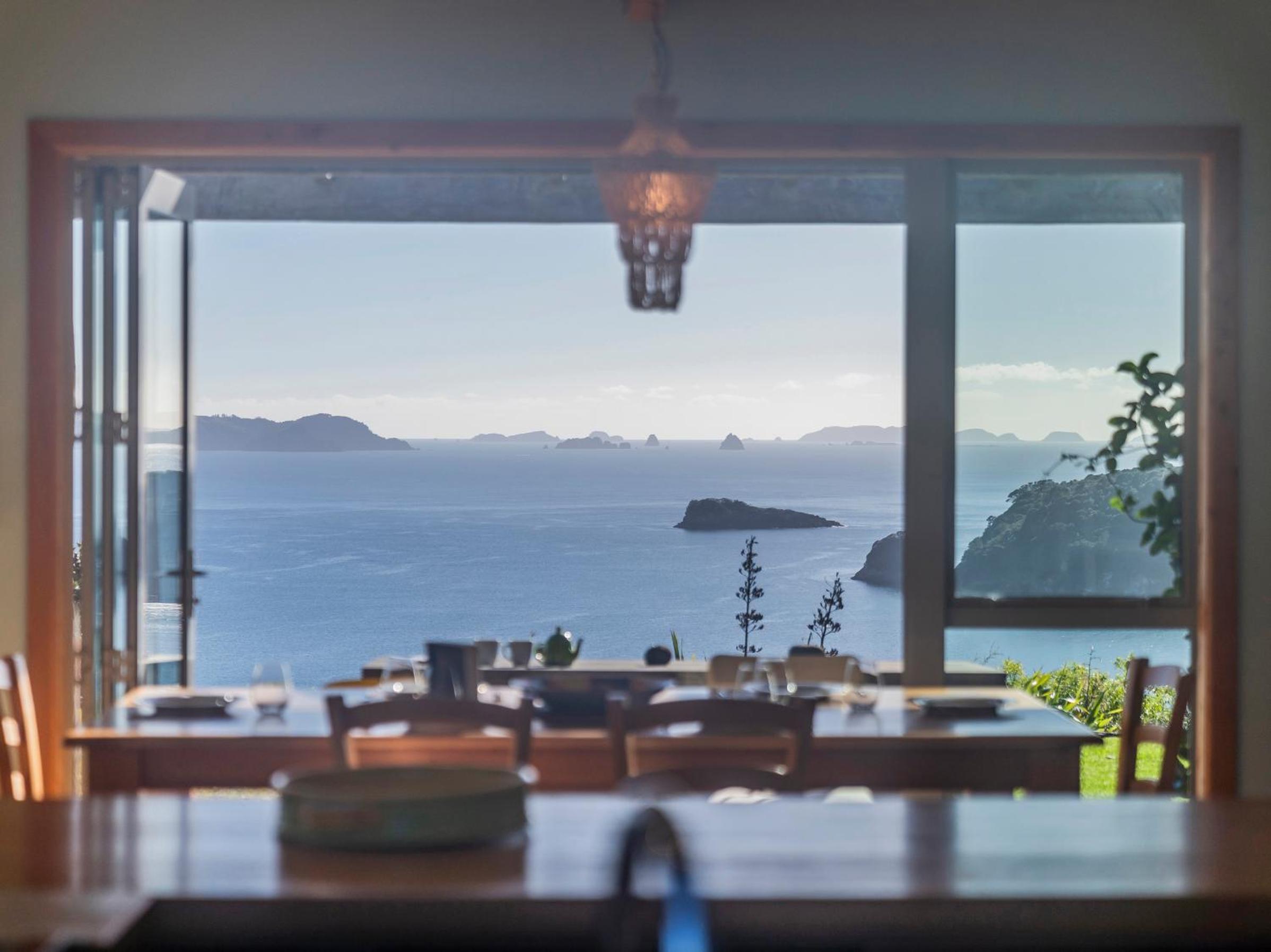 The Grandstand - Hahei Holiday Home view 5