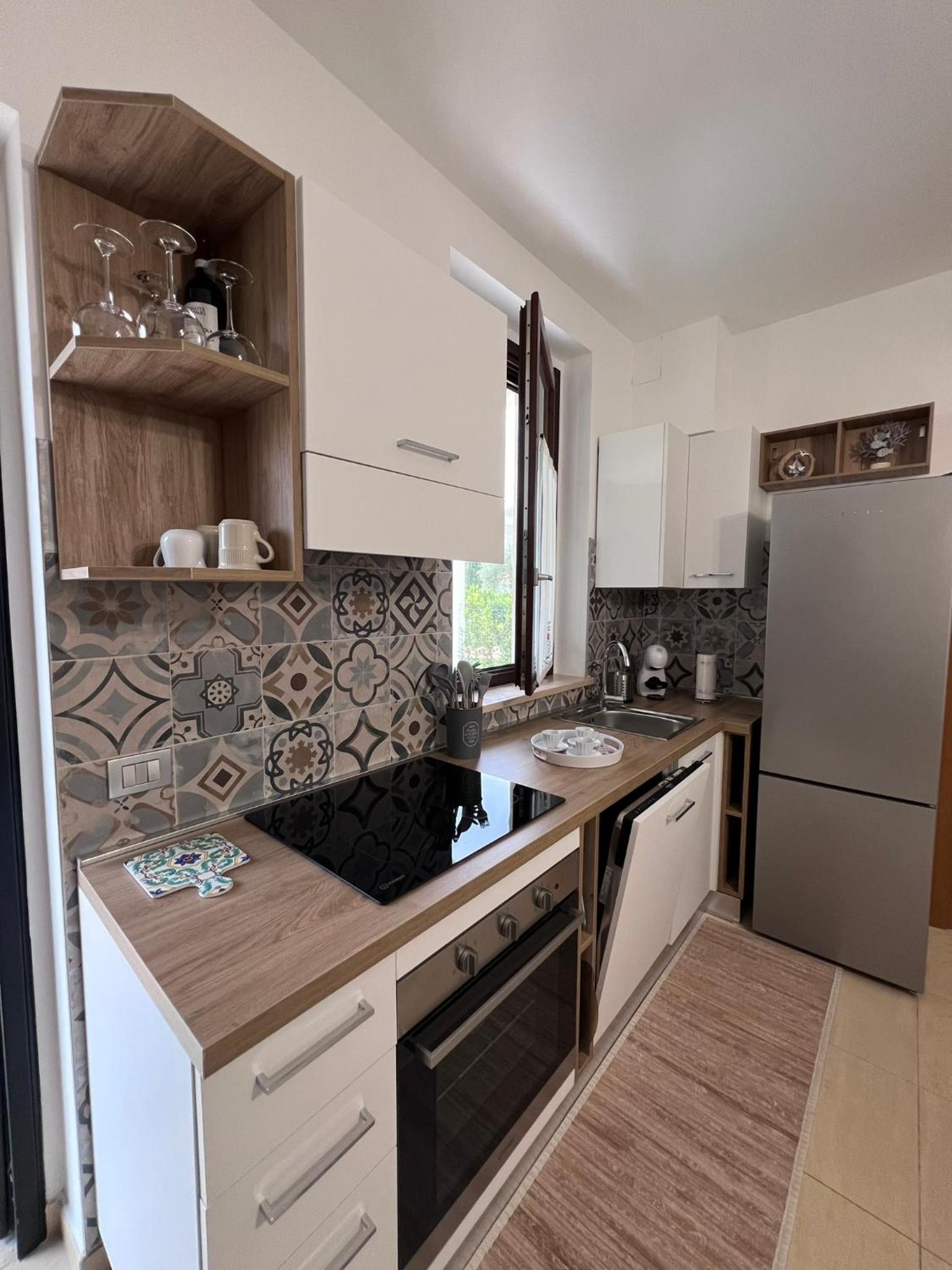 Casa Antia, nuovo bilocale con giardino in Residence con piscina