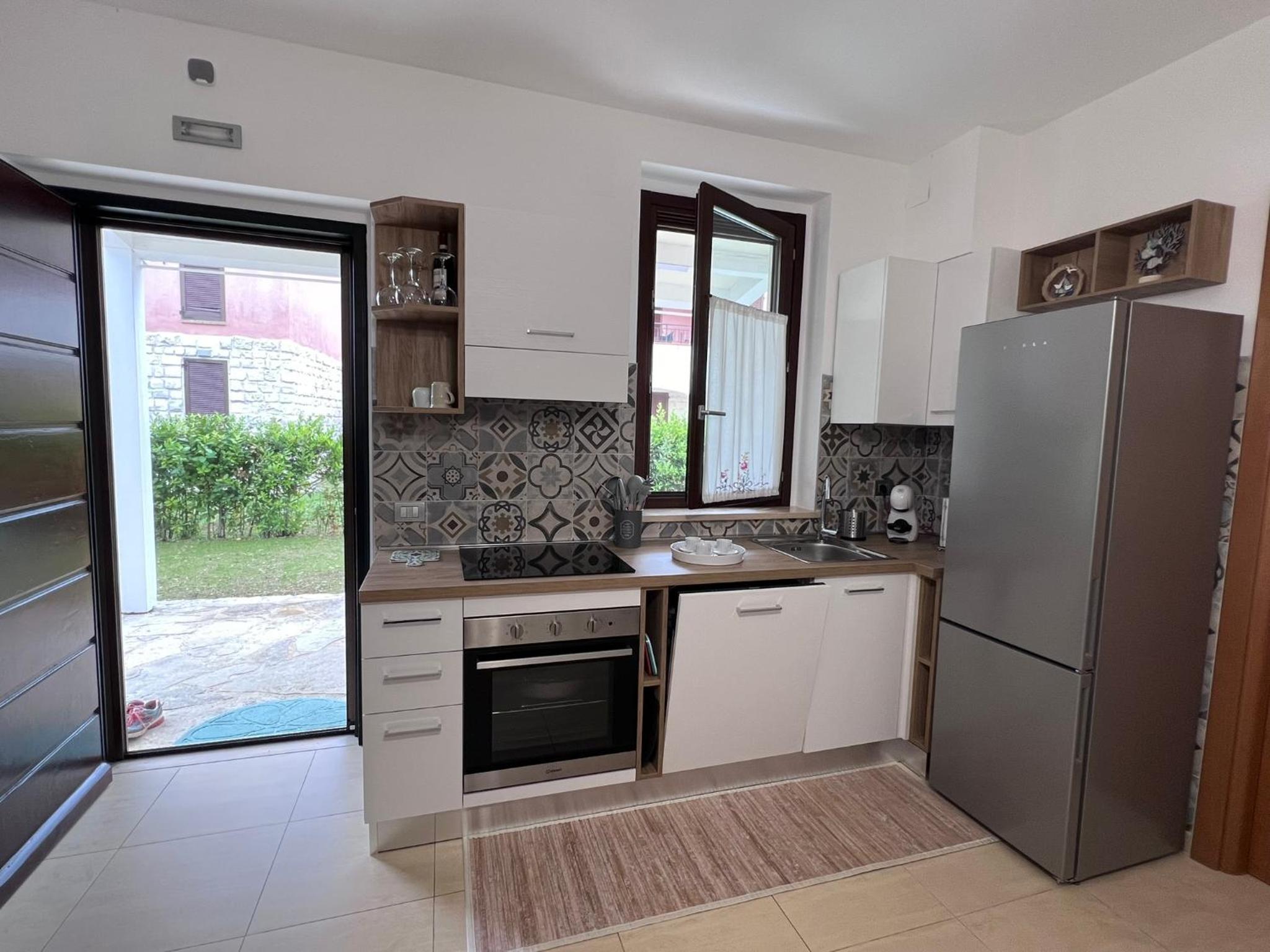 Casa Antia, nuovo bilocale con giardino in Residence con piscina