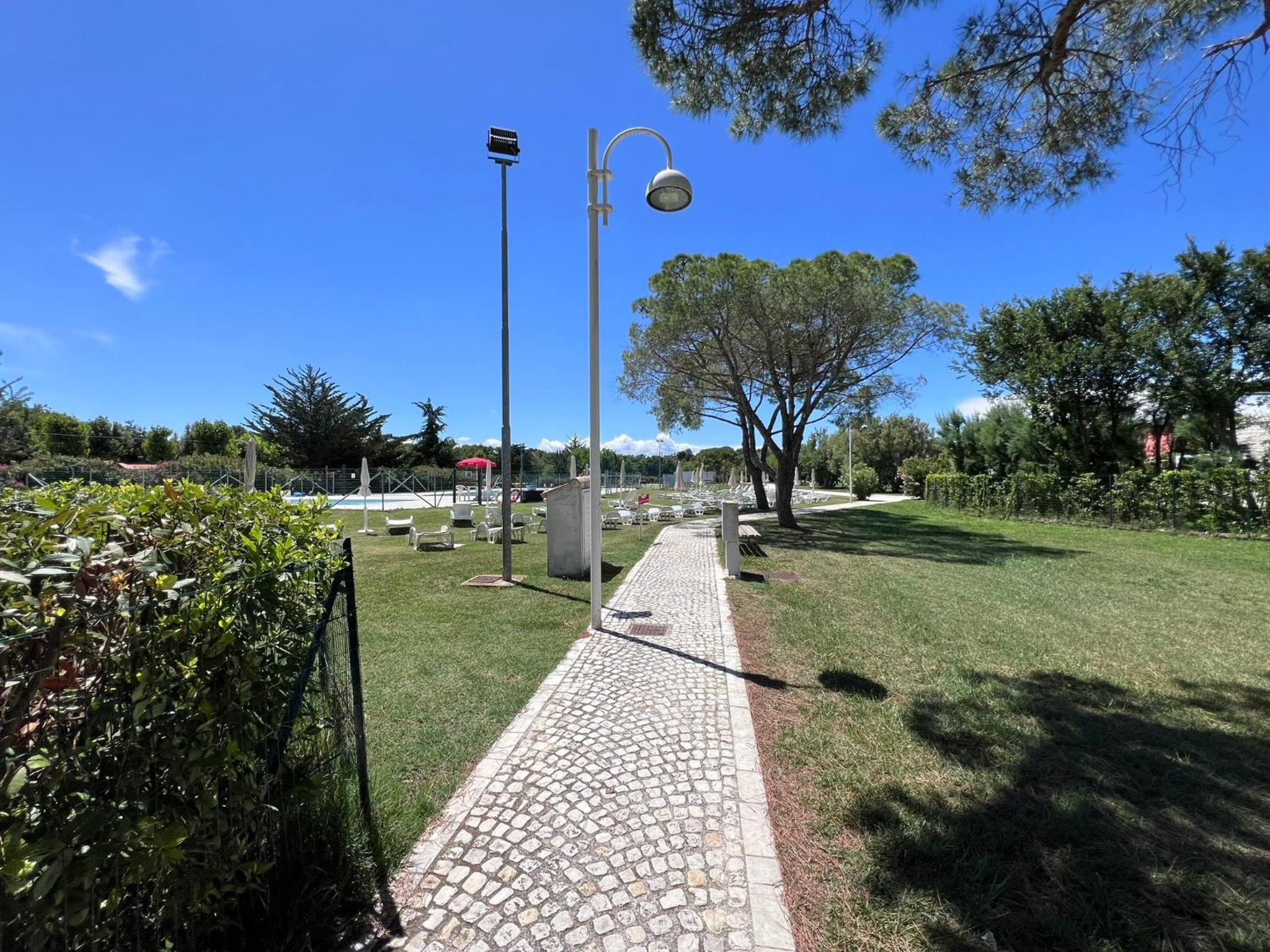 Casa Antia, nuovo bilocale con giardino in Residence con piscina