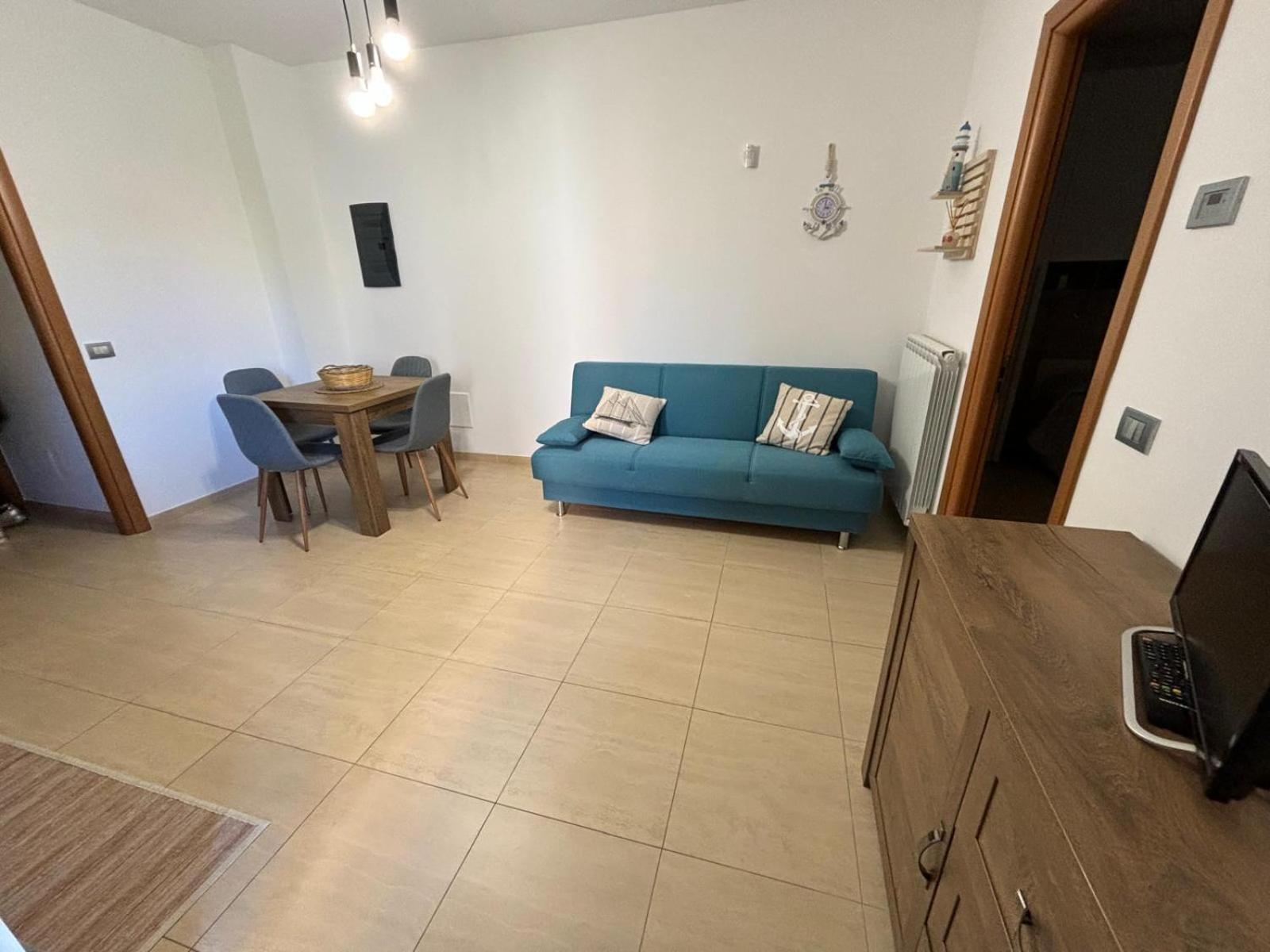 Casa Antia, nuovo bilocale con giardino in Residence con piscina
