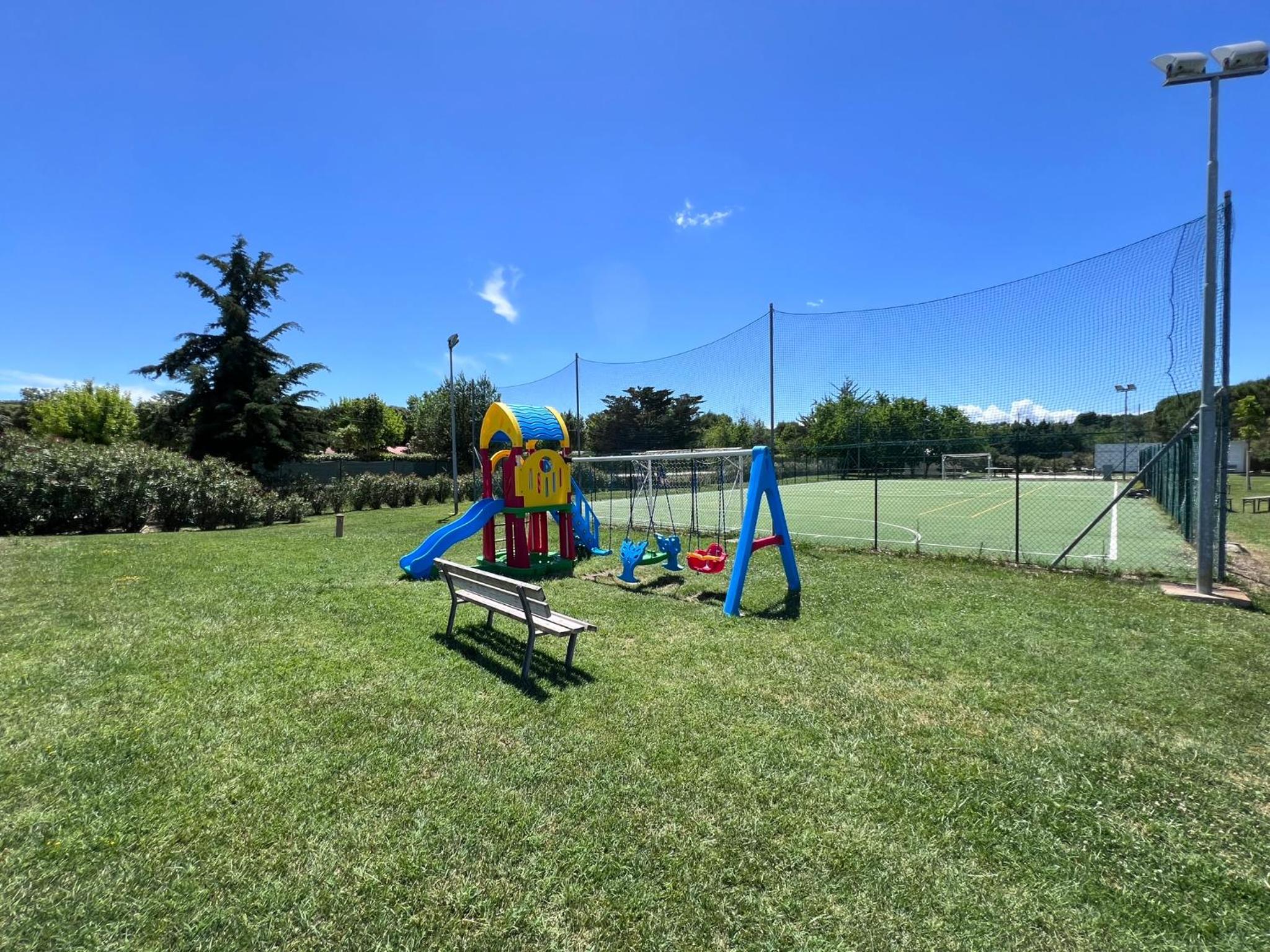 Casa Antia, nuovo bilocale con giardino in Residence con piscina