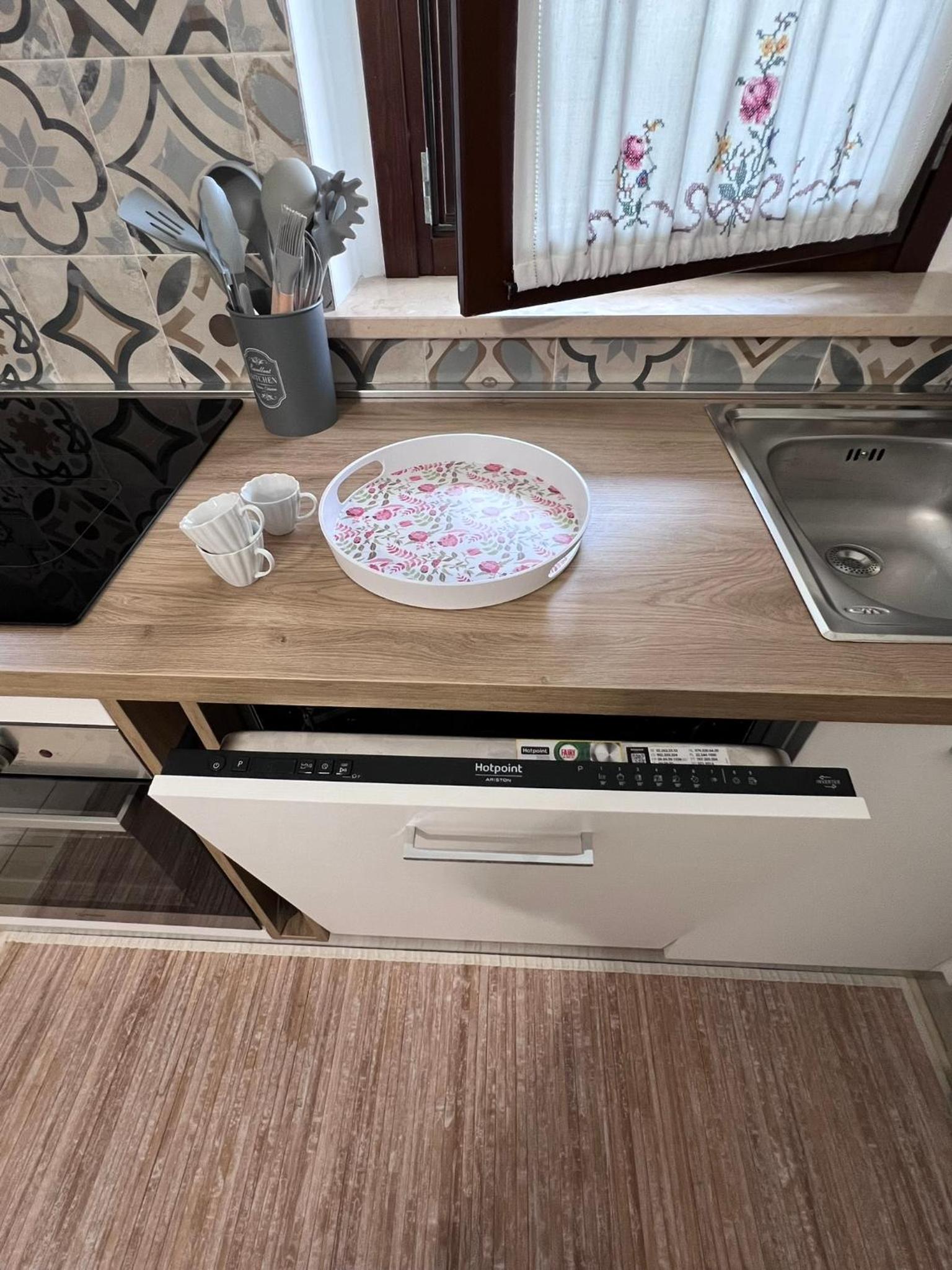 Casa Antia, nuovo bilocale con giardino in Residence con piscina