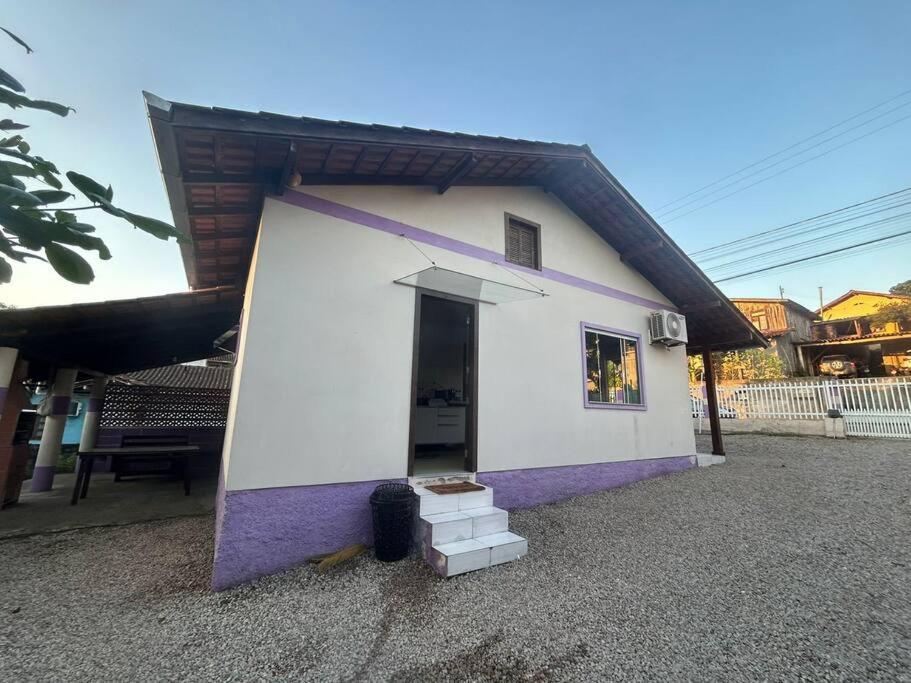 Casa em Brusque, aconchegante com 2 quartos